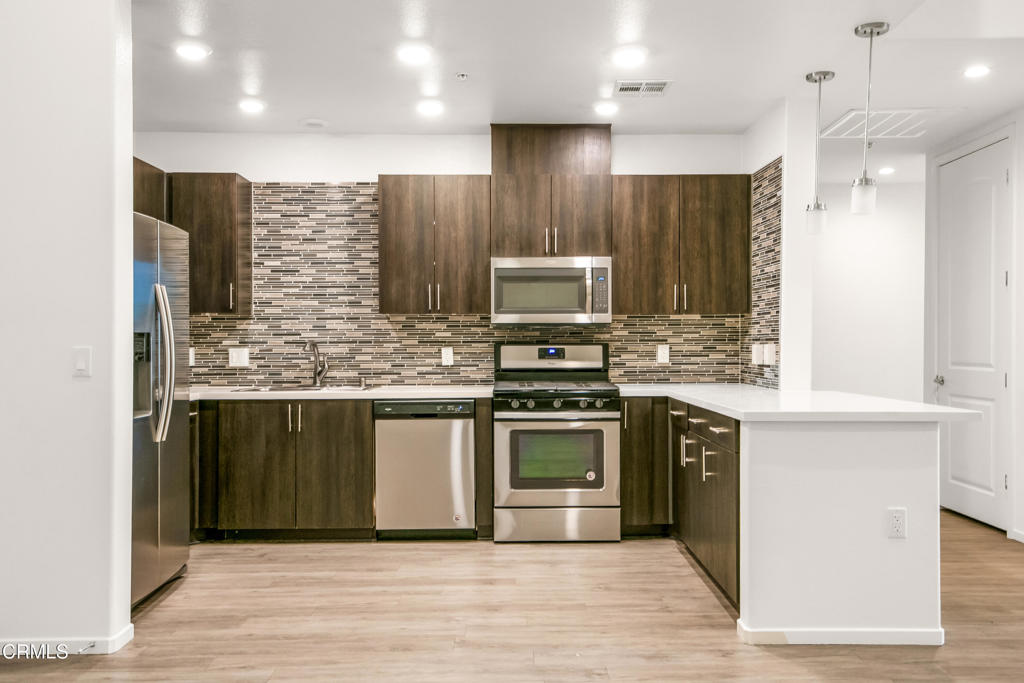 124 W Colorado Street 101