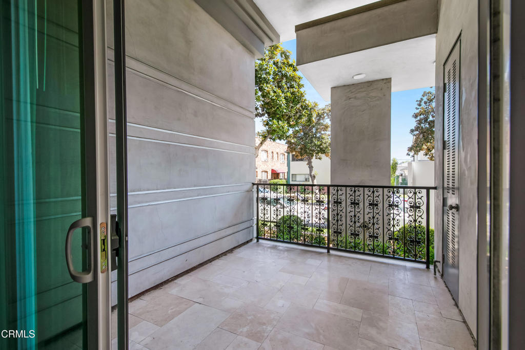 124 W Colorado Street 101