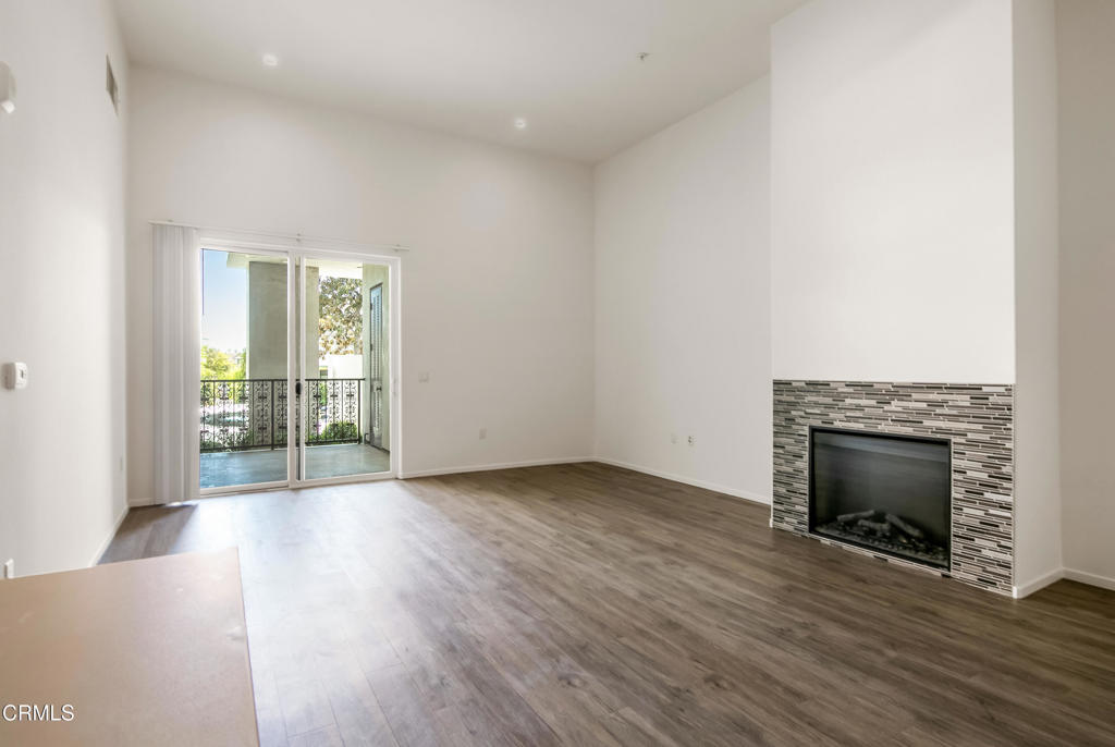 124 W Colorado Street 101