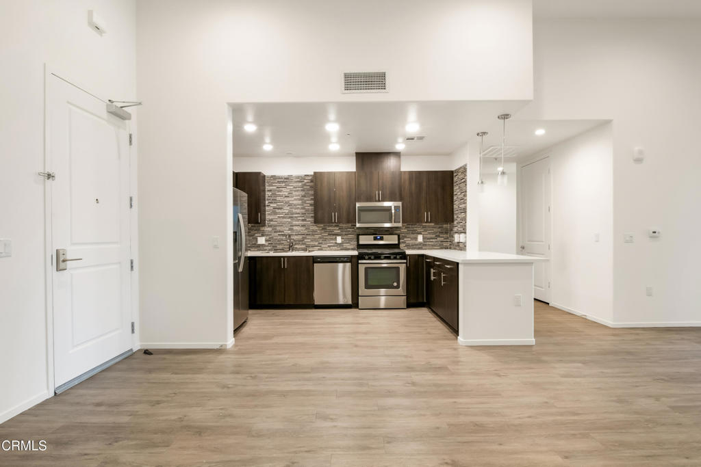 124 W Colorado Street 101