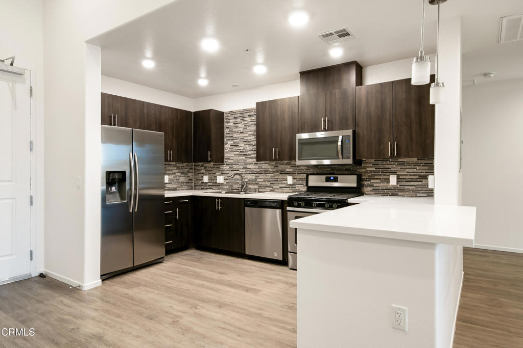 124 W Colorado Street 101