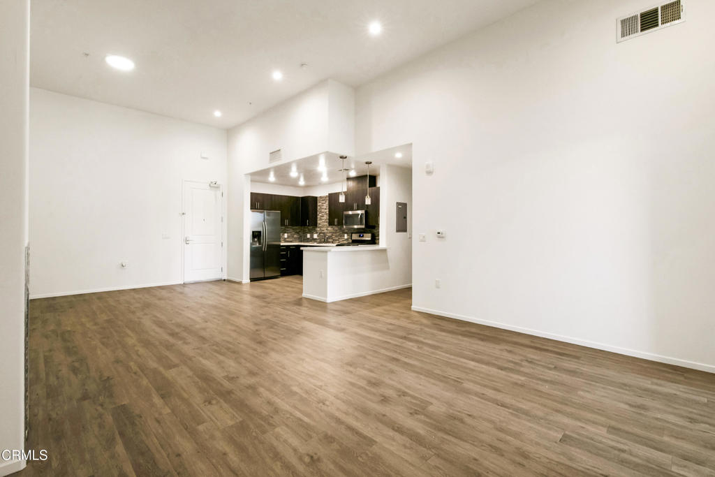 124 W Colorado Street 101