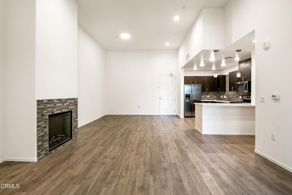124 W Colorado Street 101