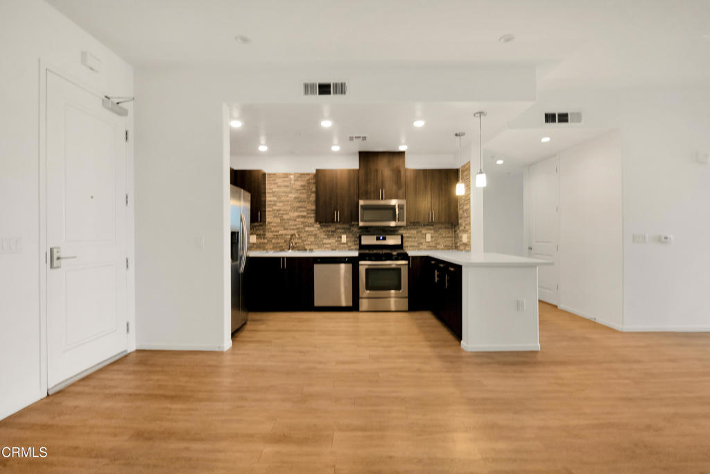 124 W Colorado Street 401
