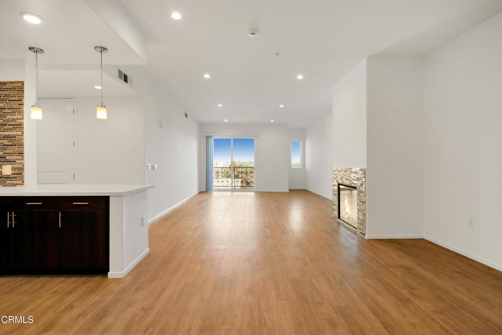 124 W Colorado Street 401