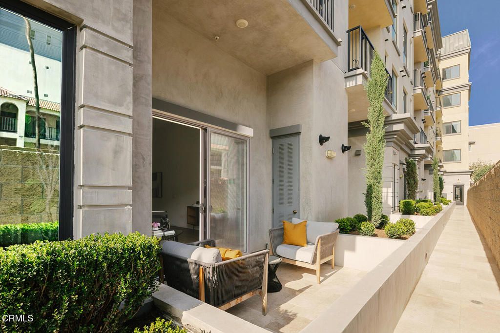 124 W Colorado Street 108