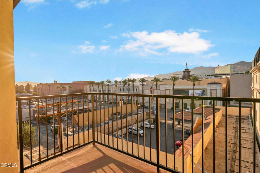 124 W Colorado Street 504