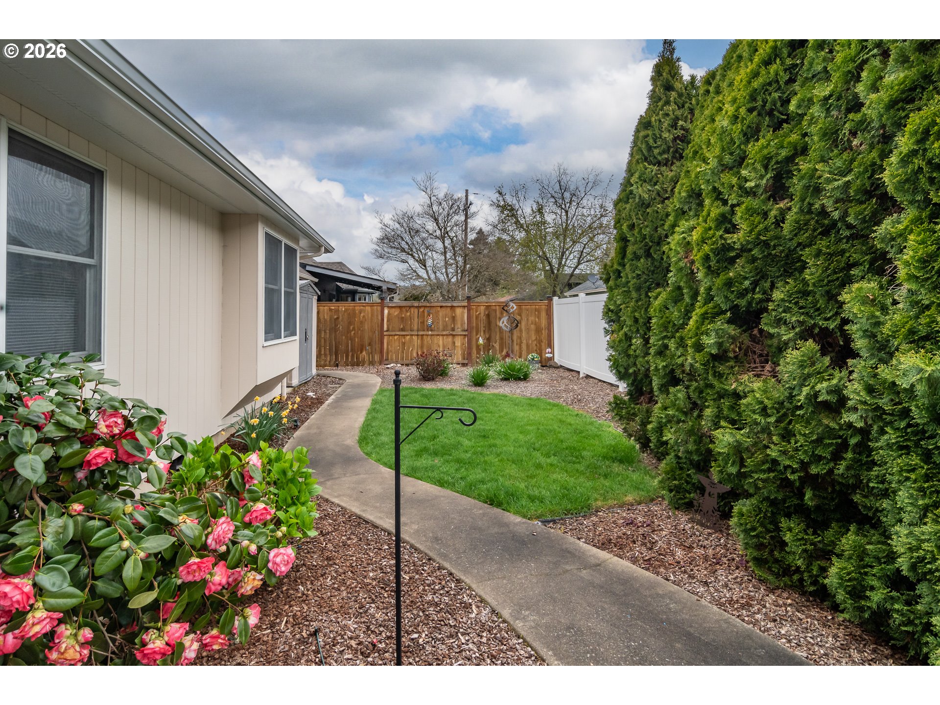 1213 NW RIVERFRONT DR