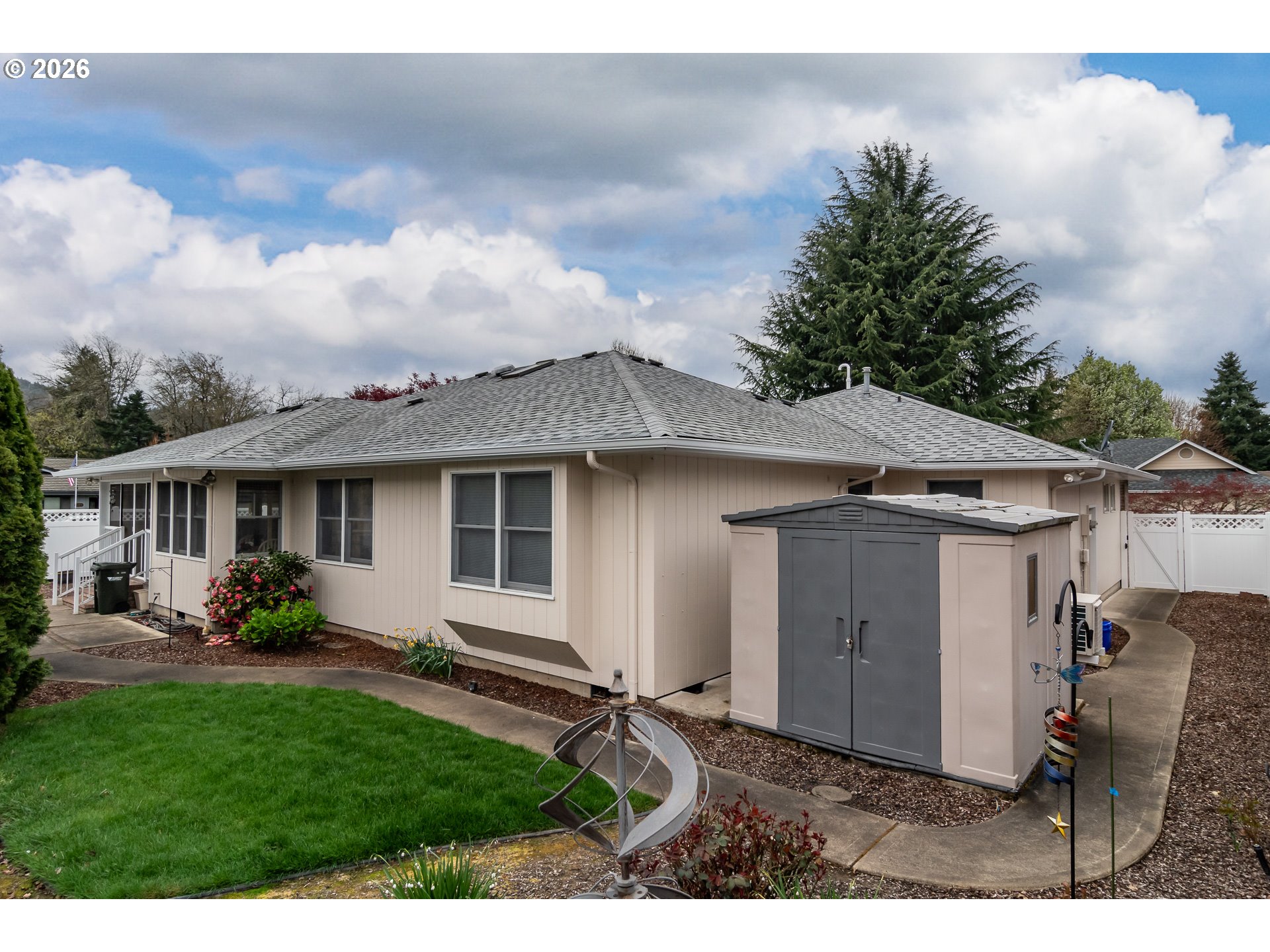 1213 NW RIVERFRONT DR