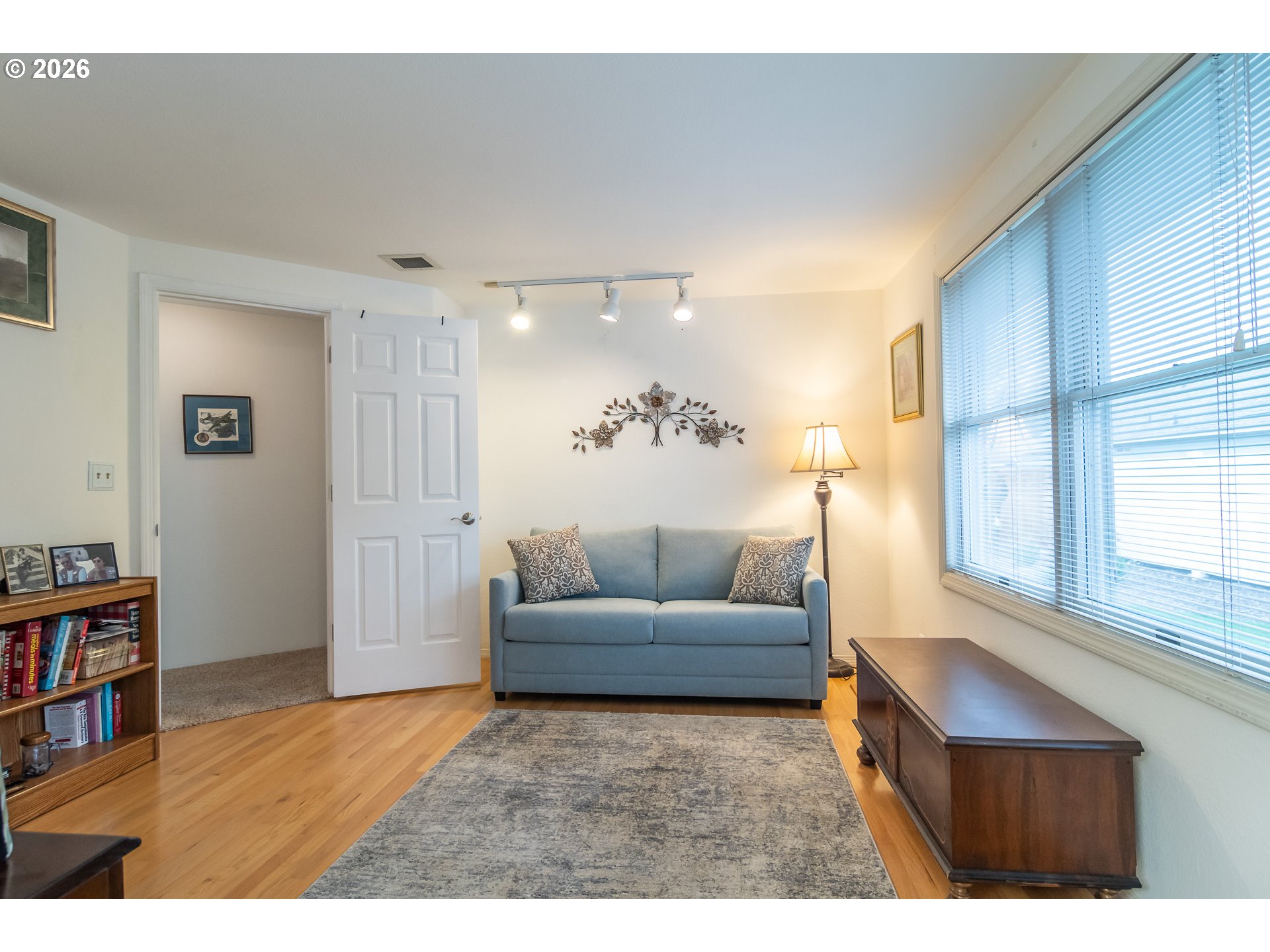 1213 NW RIVERFRONT DR