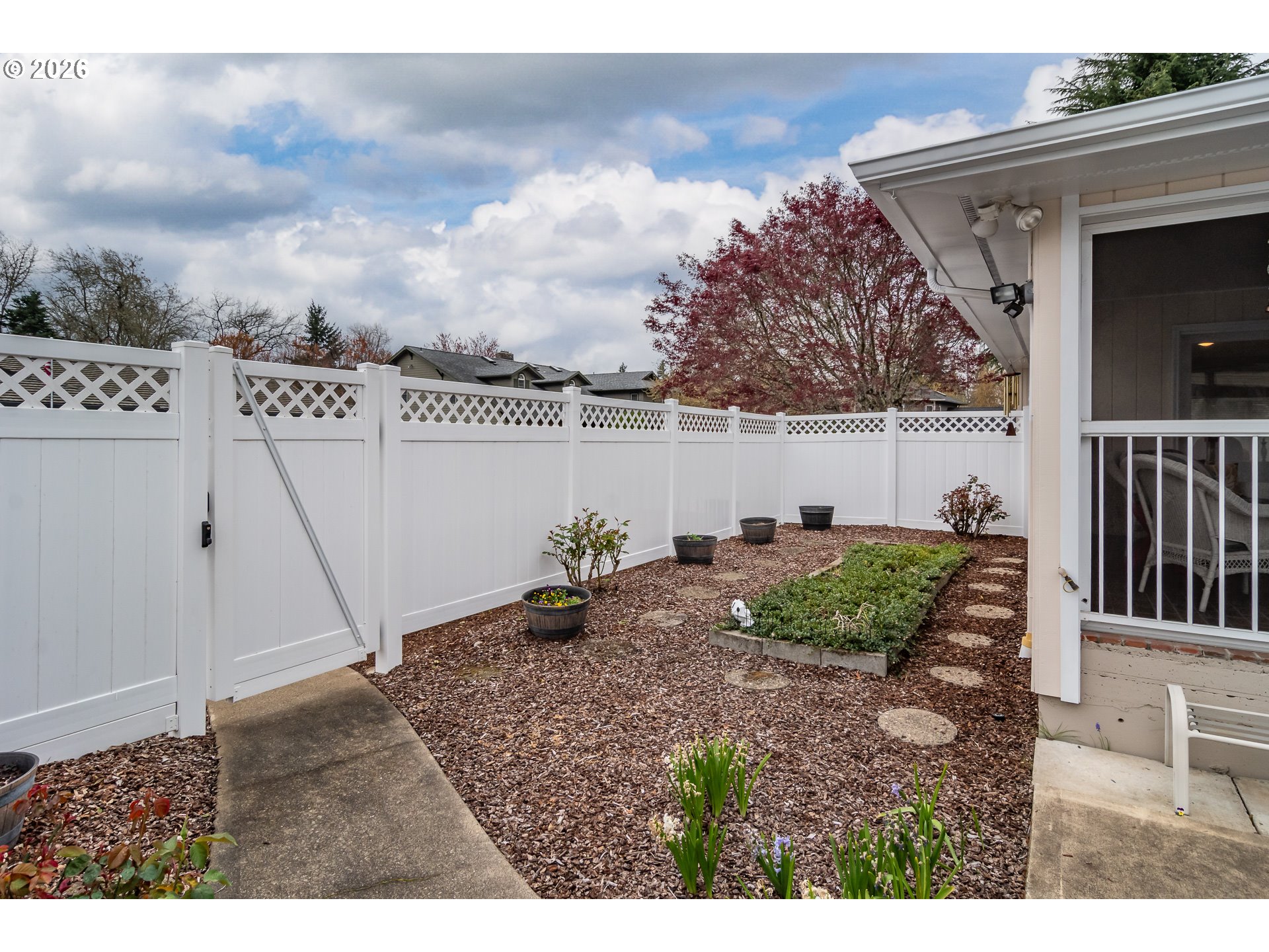 1213 NW RIVERFRONT DR