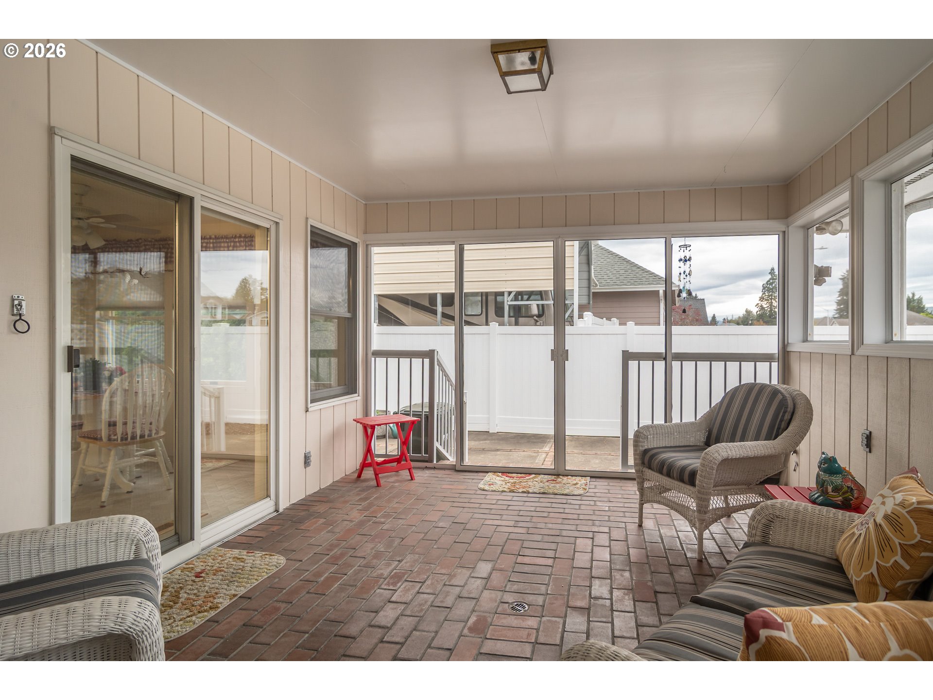 1213 NW RIVERFRONT DR