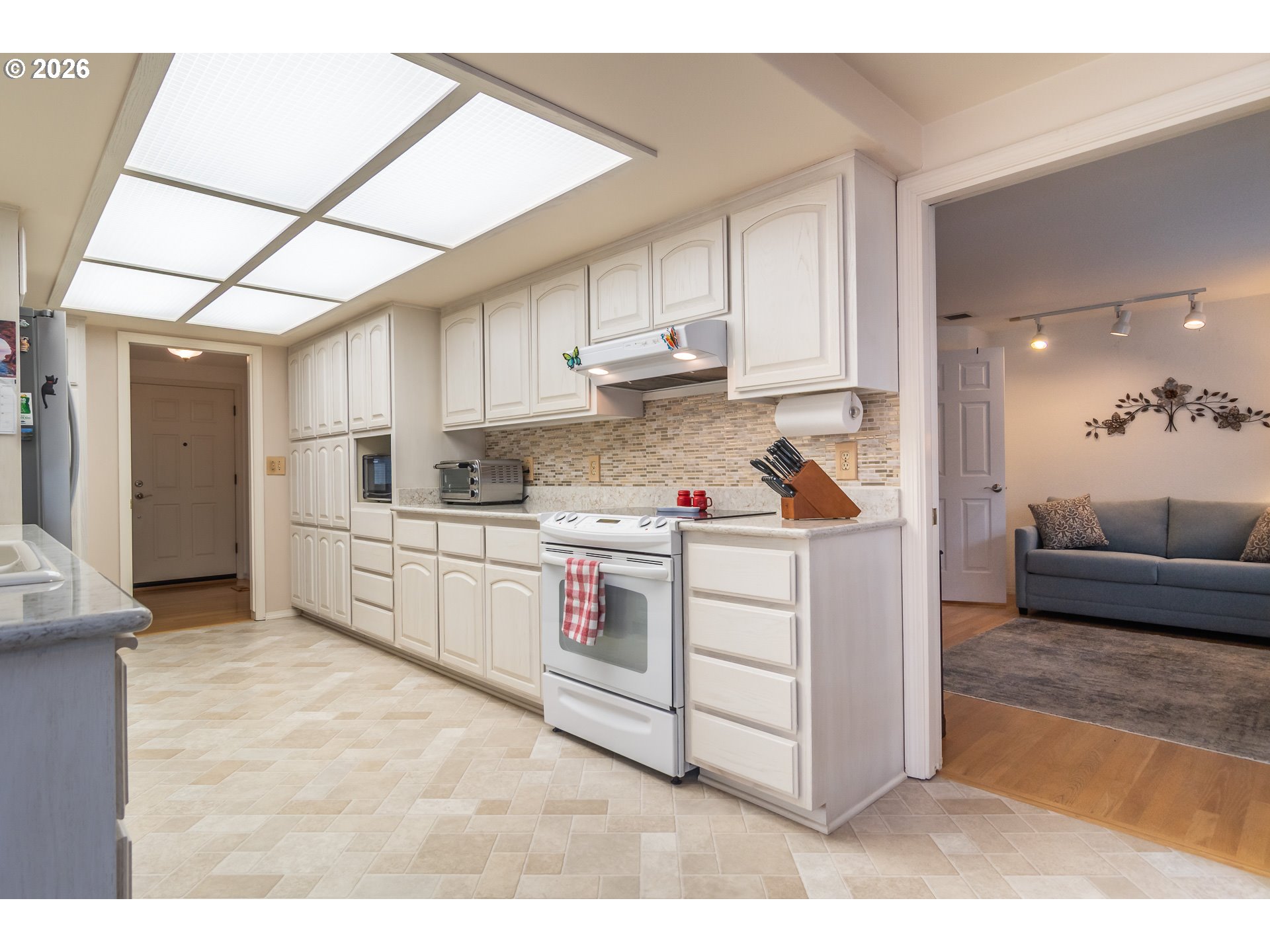 1213 NW RIVERFRONT DR