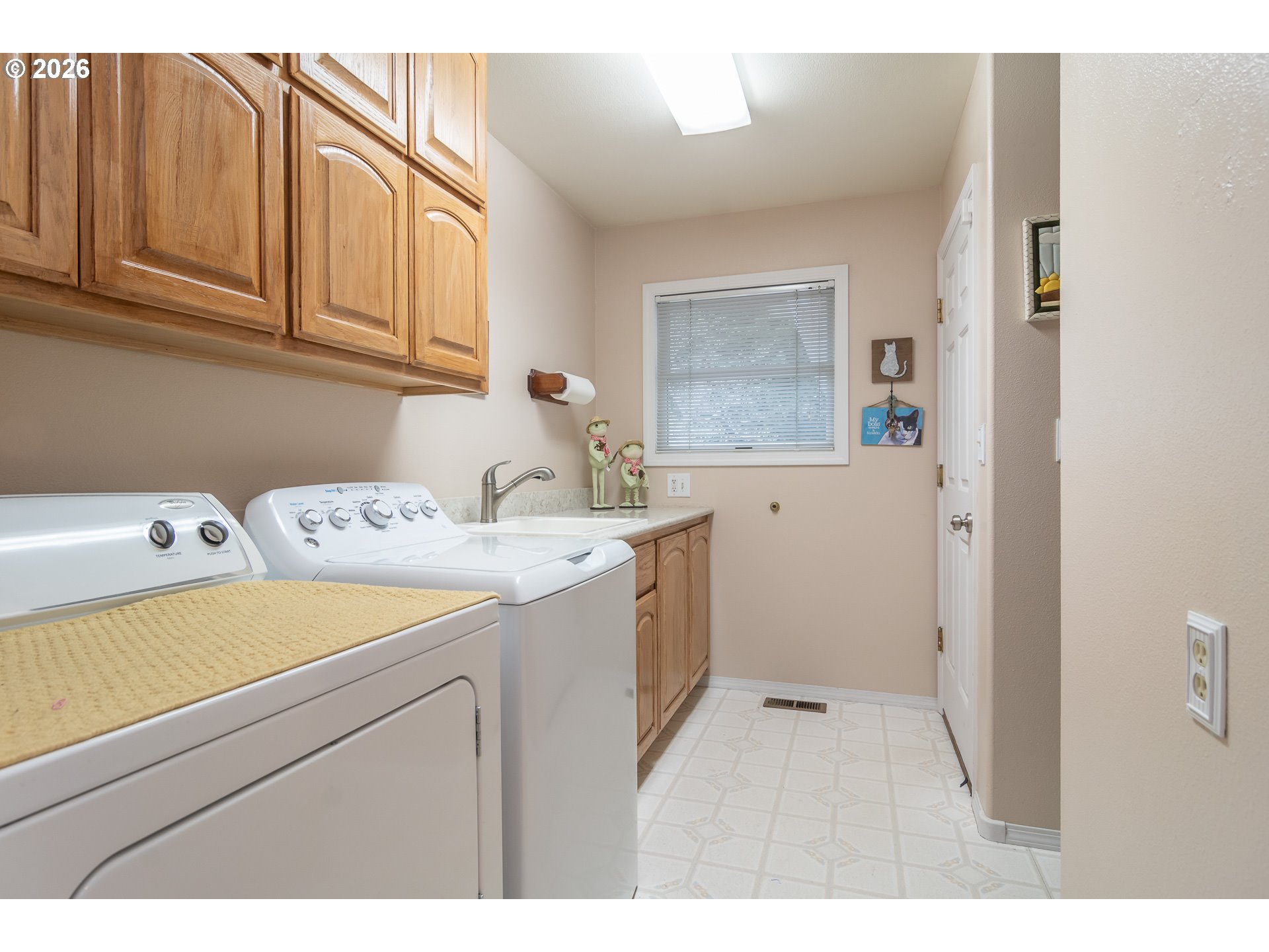 1213 NW RIVERFRONT DR