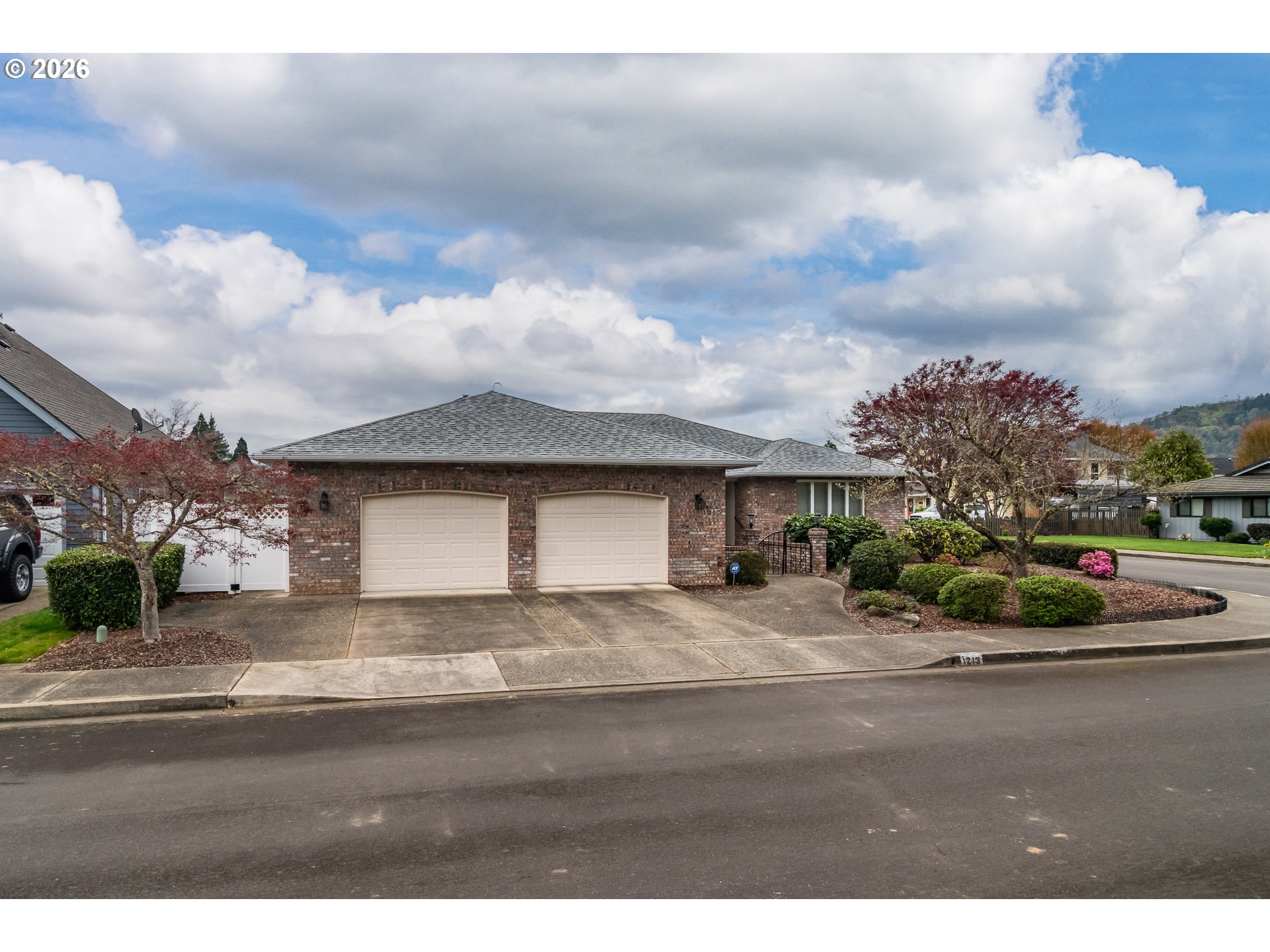1213 NW RIVERFRONT DR