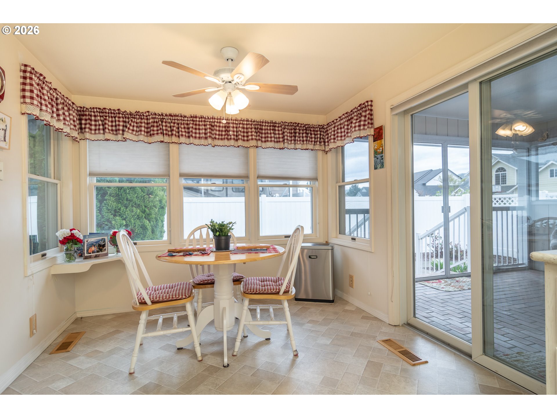 1213 NW RIVERFRONT DR