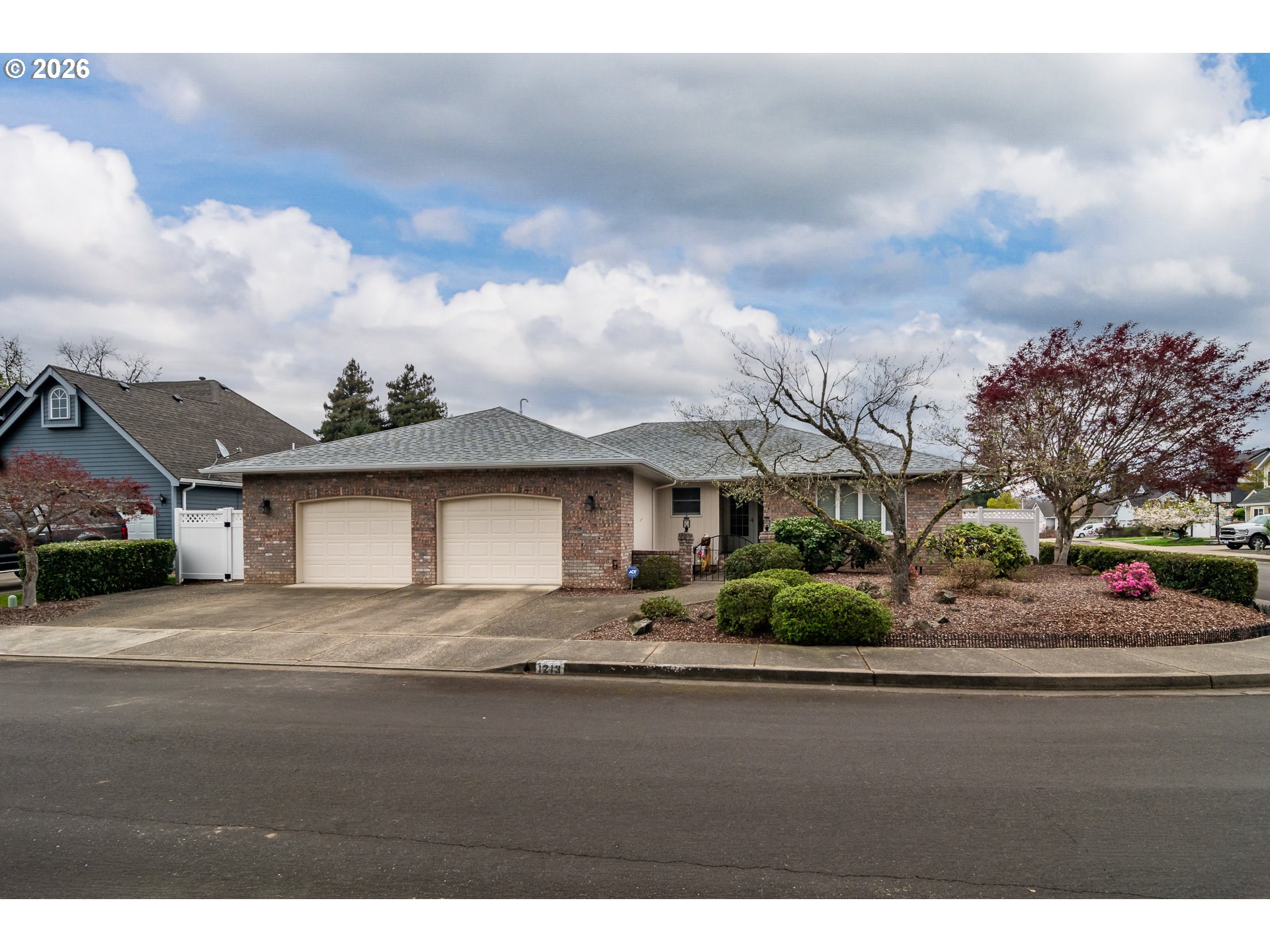 1213 NW RIVERFRONT DR