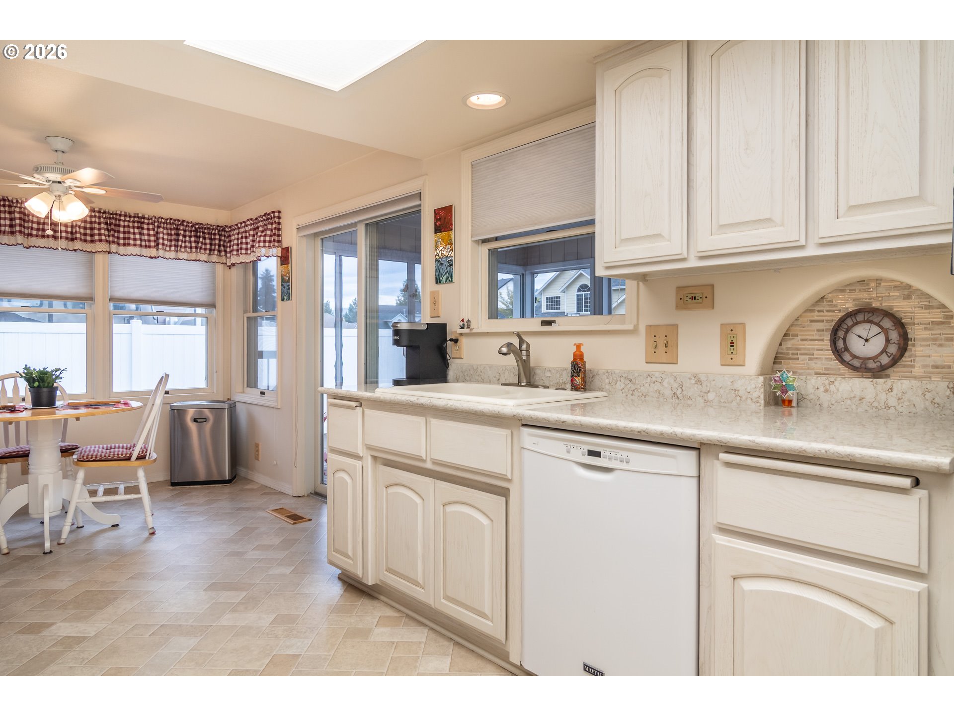 1213 NW RIVERFRONT DR