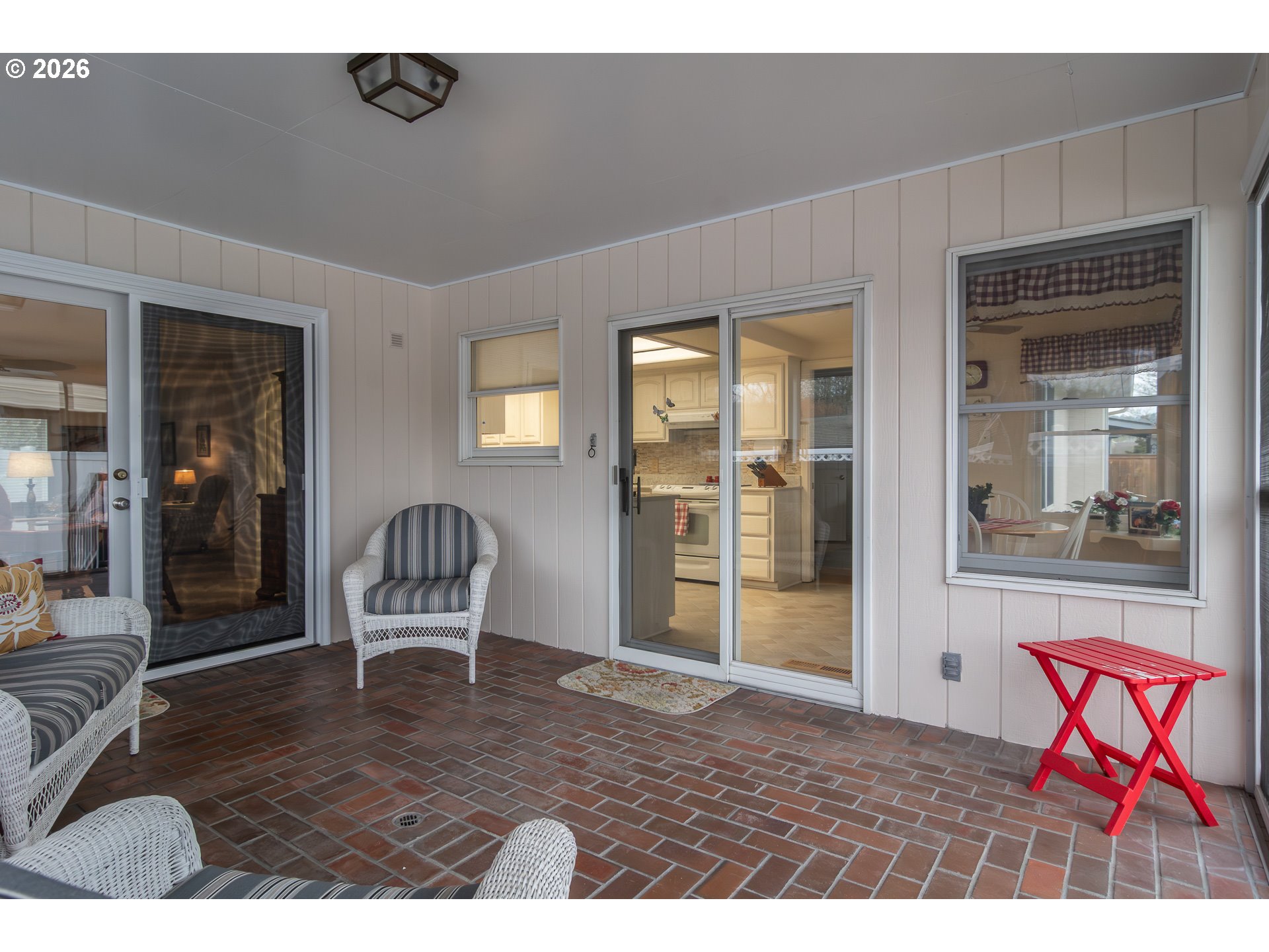 1213 NW RIVERFRONT DR