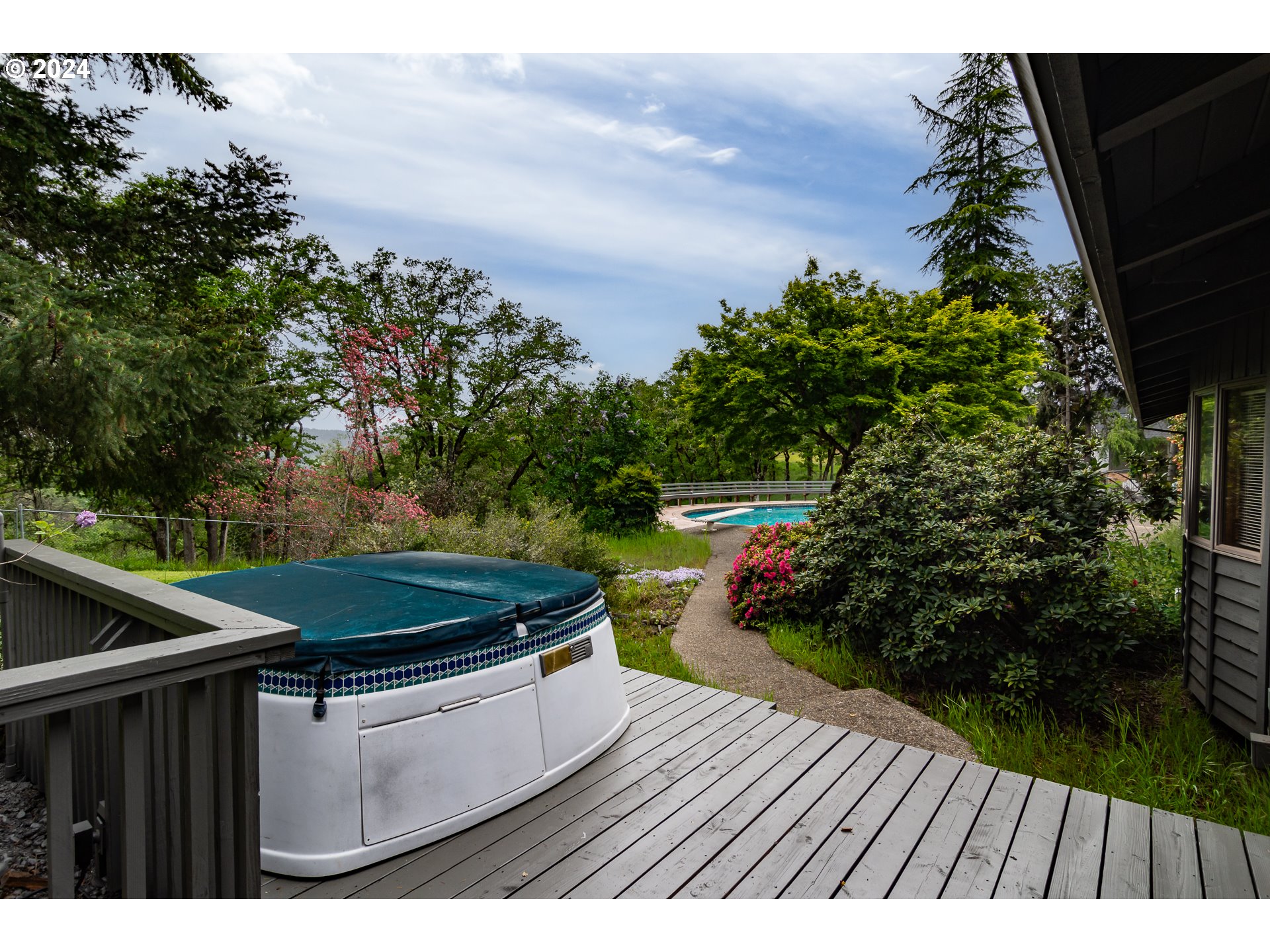 1051 GARDEN GROVE DR