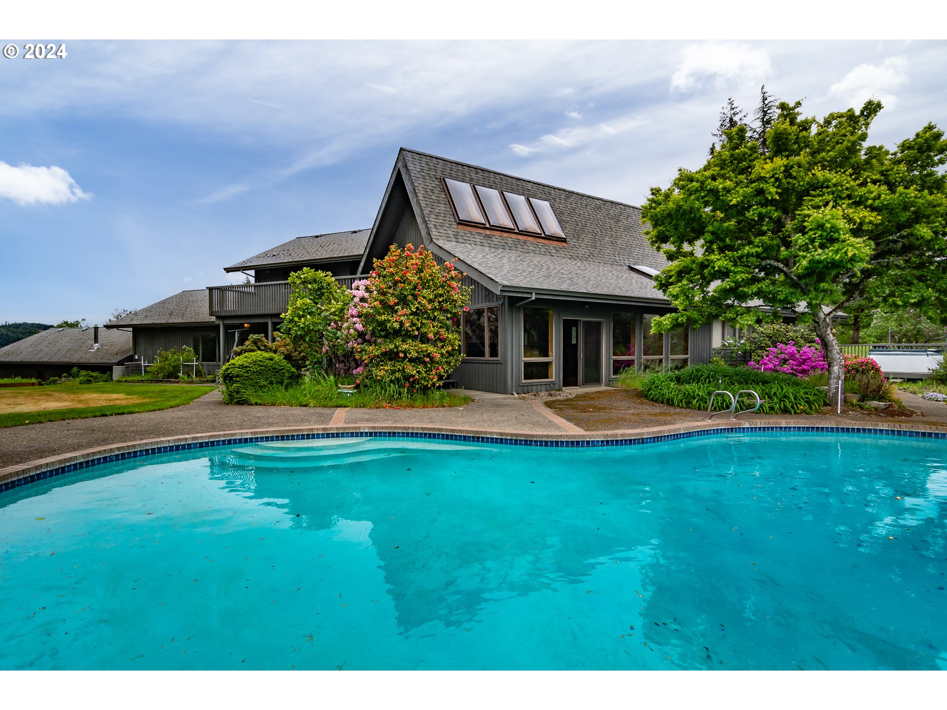 1051 GARDEN GROVE DR