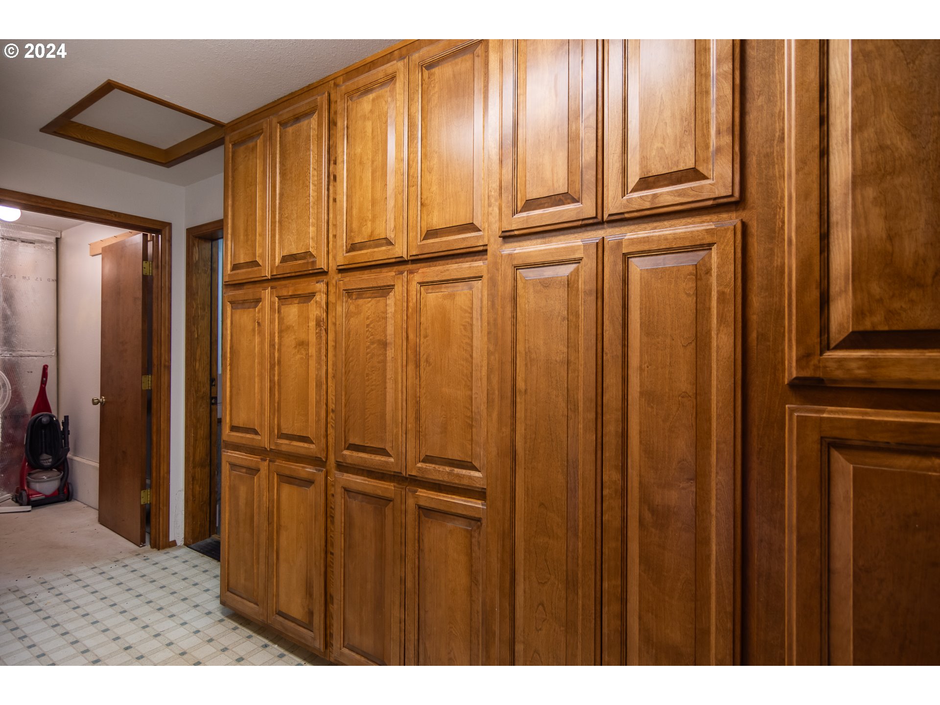 1051 GARDEN GROVE DR