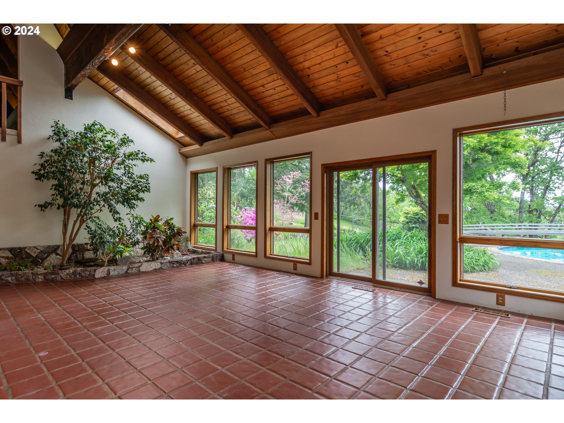 1051 GARDEN GROVE DR