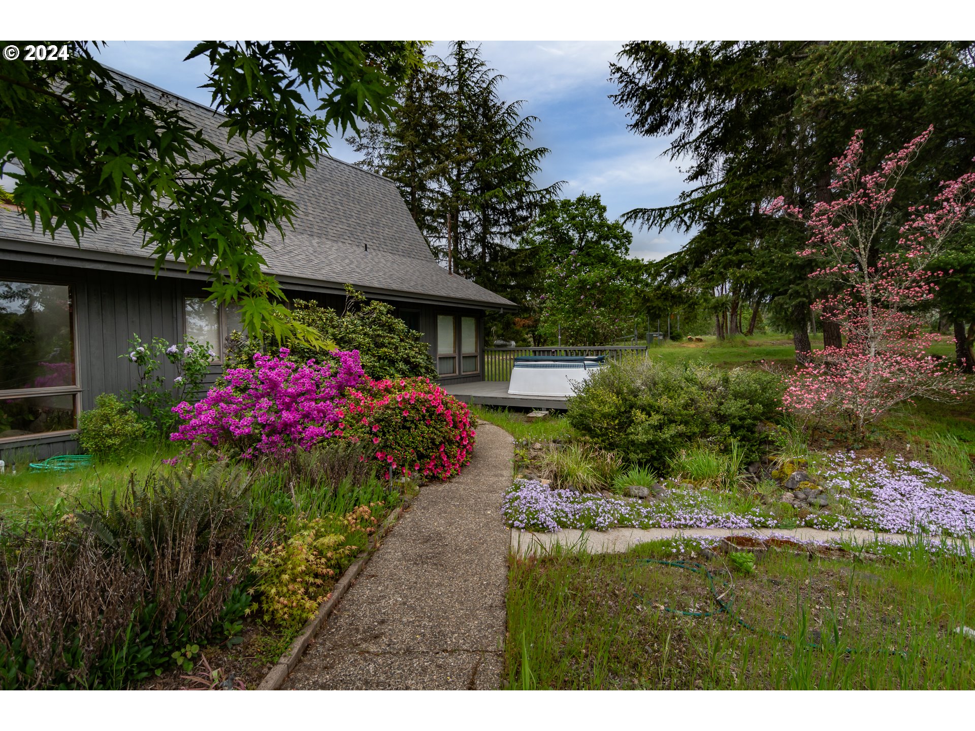 1051 GARDEN GROVE DR