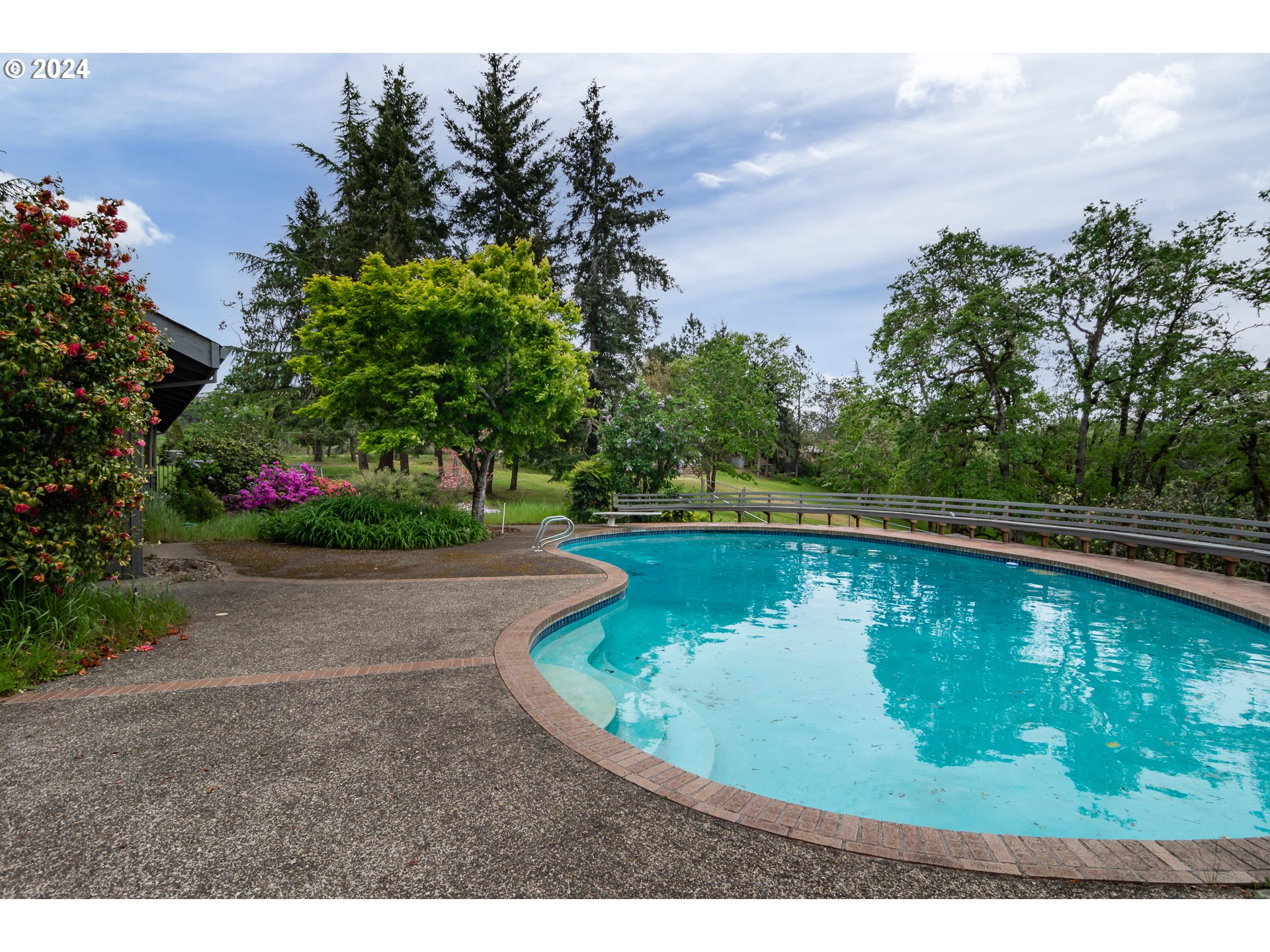 1051 GARDEN GROVE DR