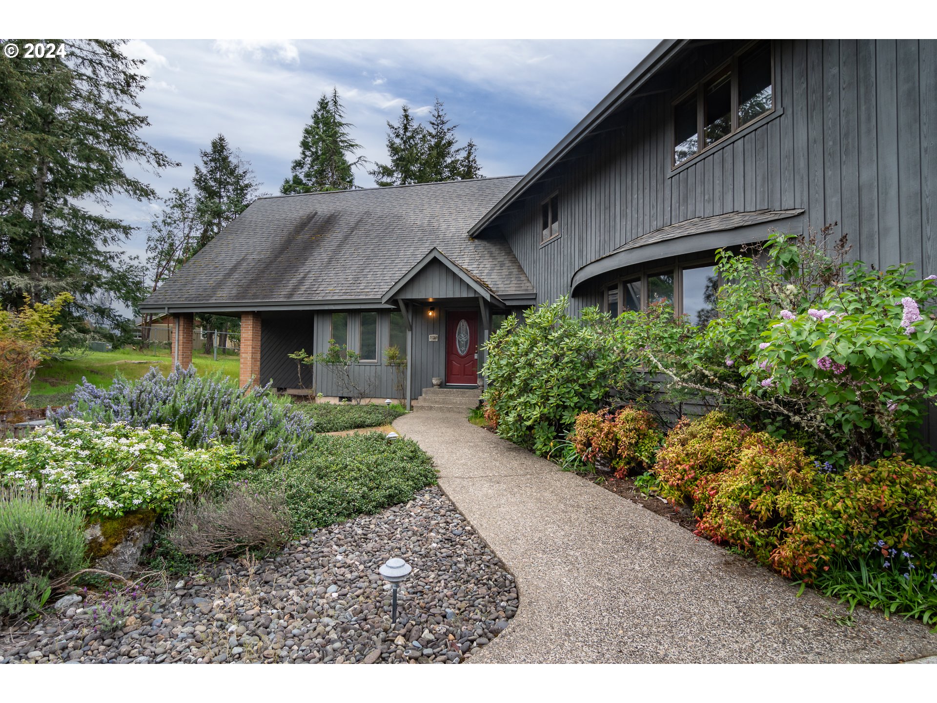 1051 GARDEN GROVE DR