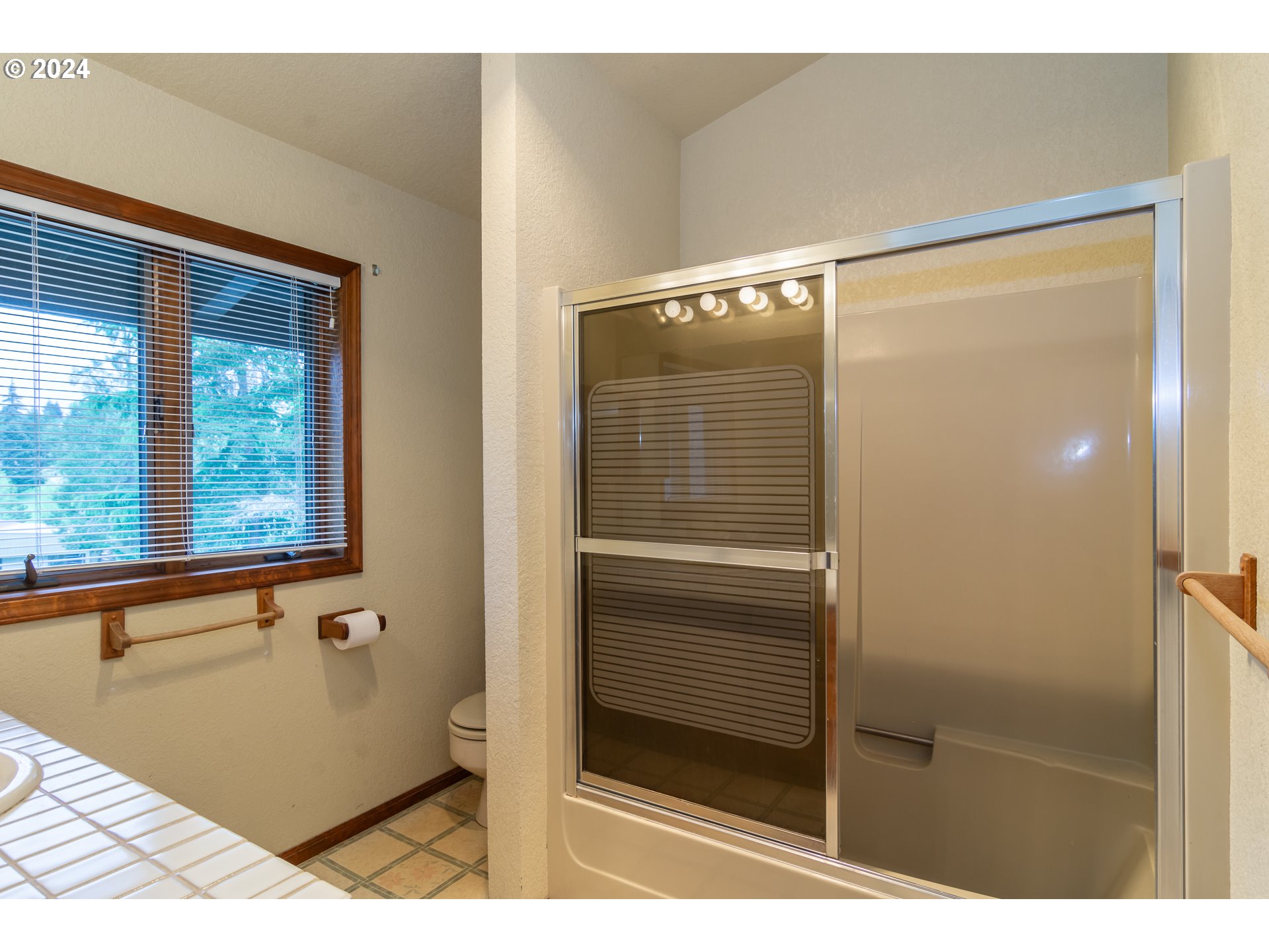 1051 GARDEN GROVE DR