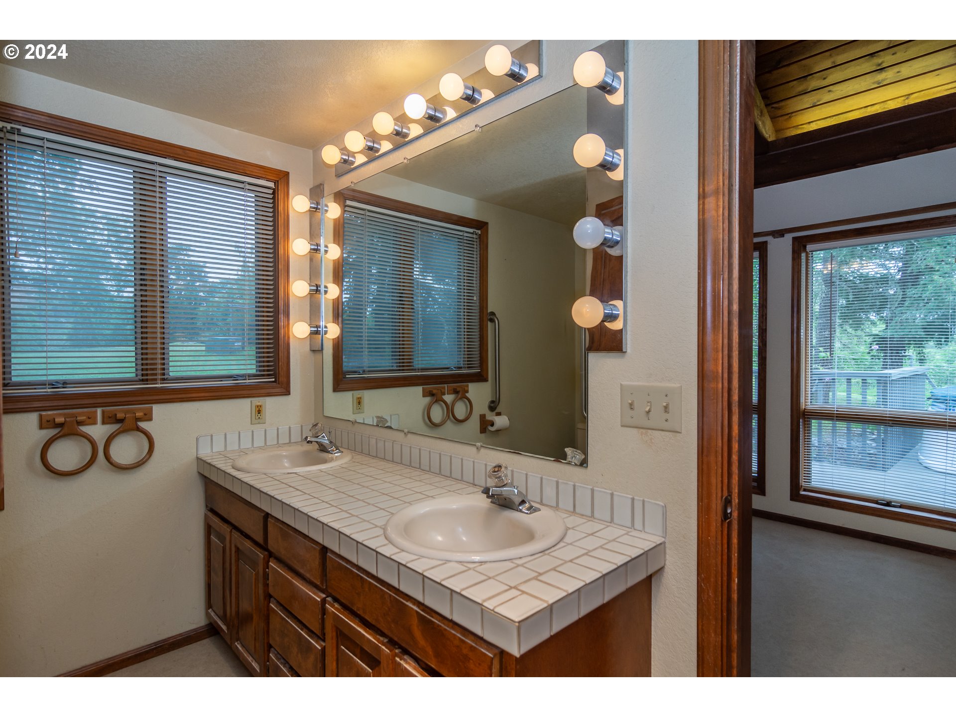 1051 GARDEN GROVE DR