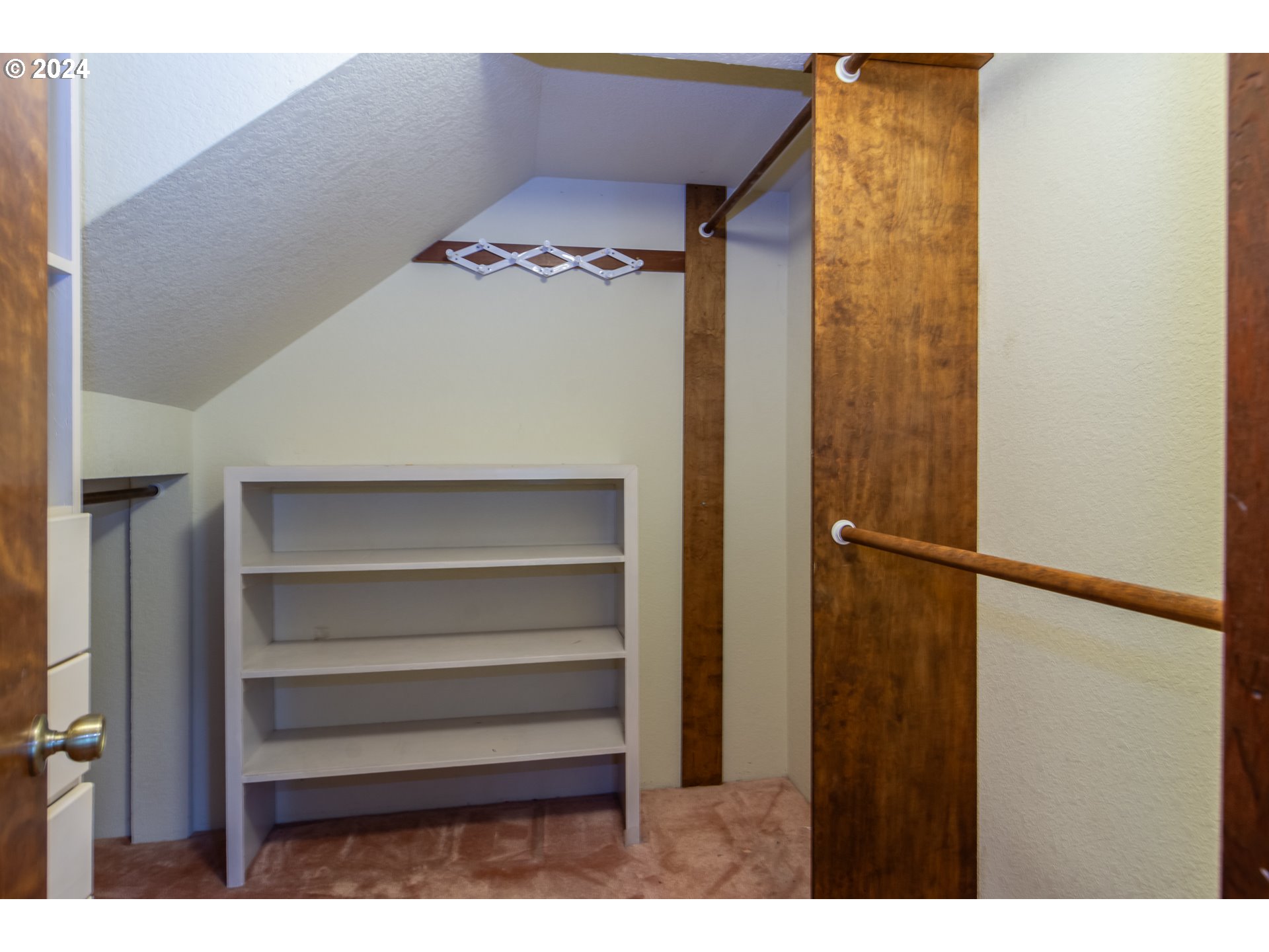 1051 GARDEN GROVE DR