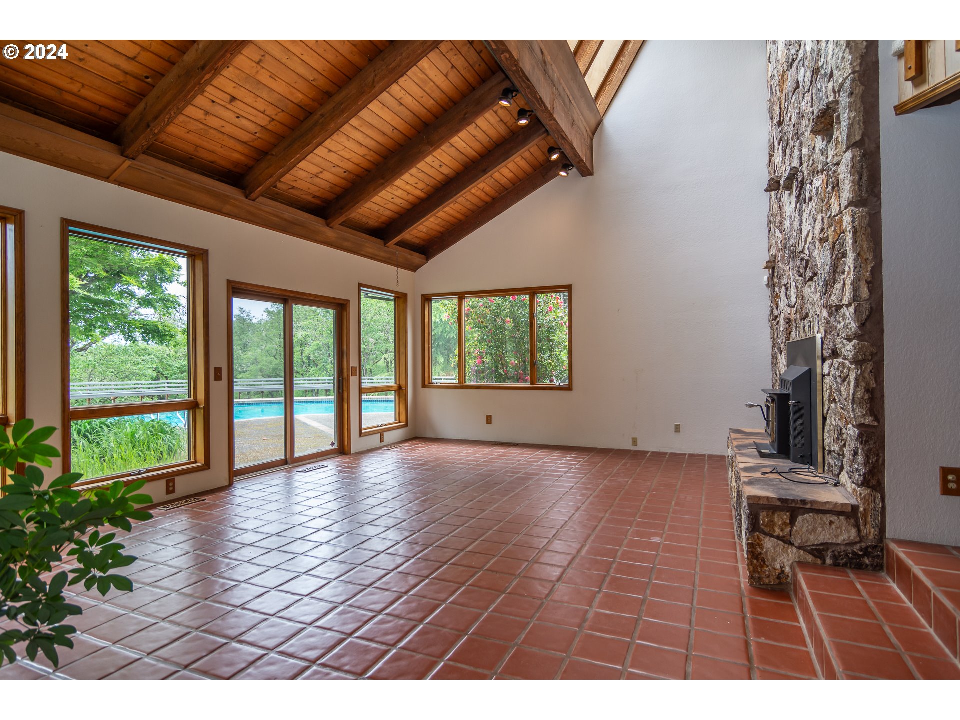 1051 GARDEN GROVE DR