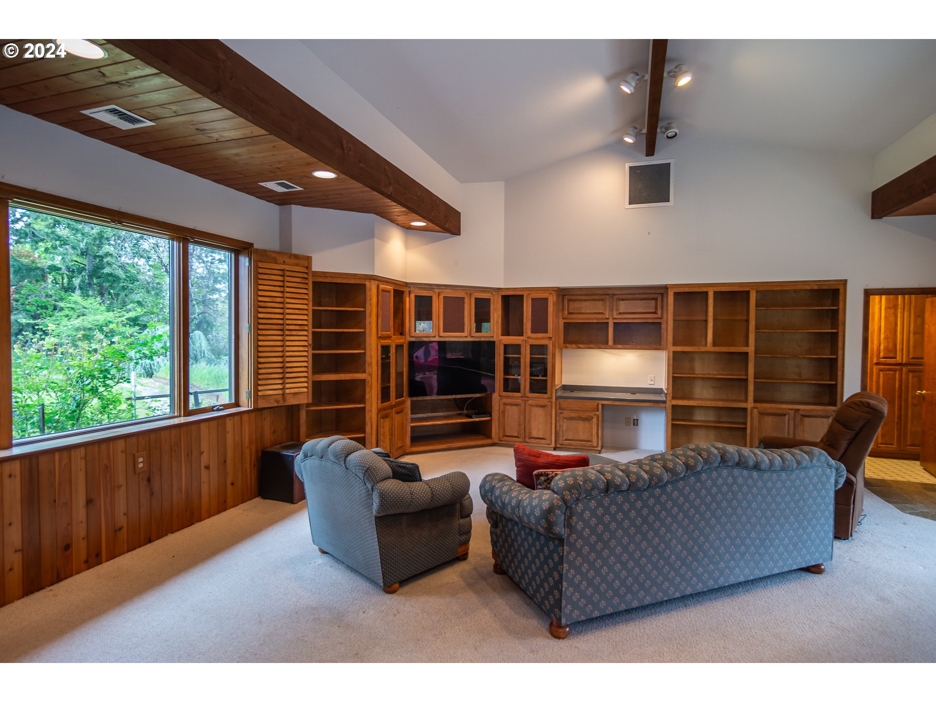 1051 GARDEN GROVE DR