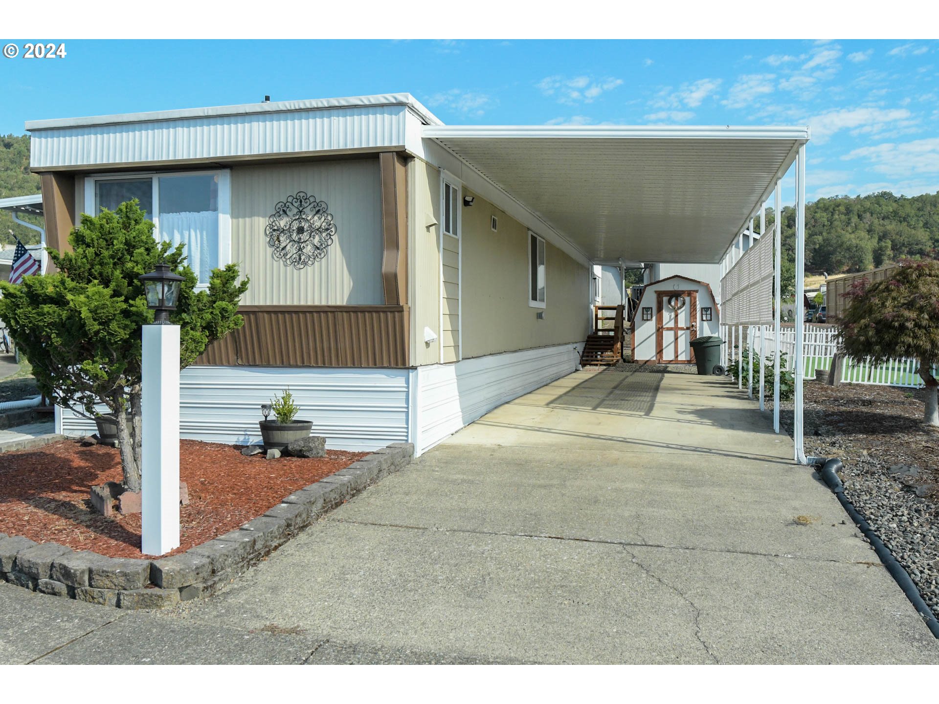 109 SHADOW RANCH LN