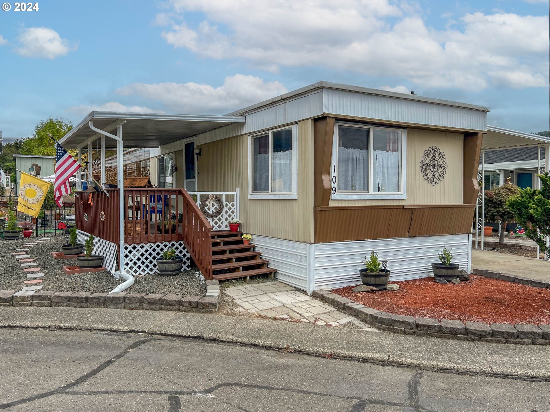 109 SHADOW RANCH LN