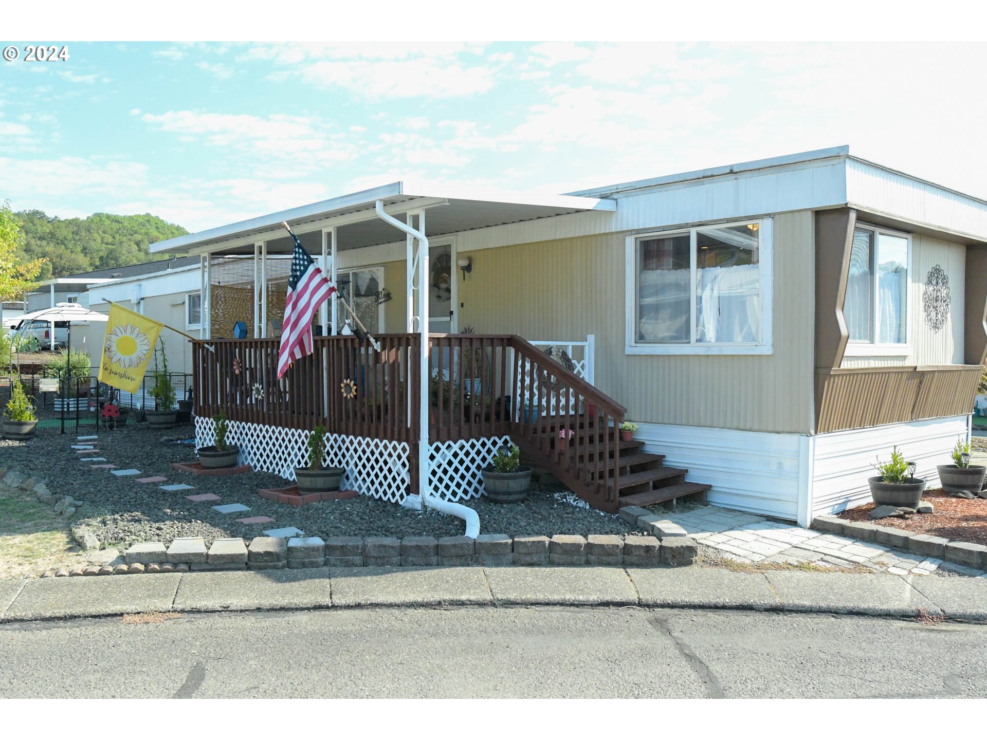 109 SHADOW RANCH LN
