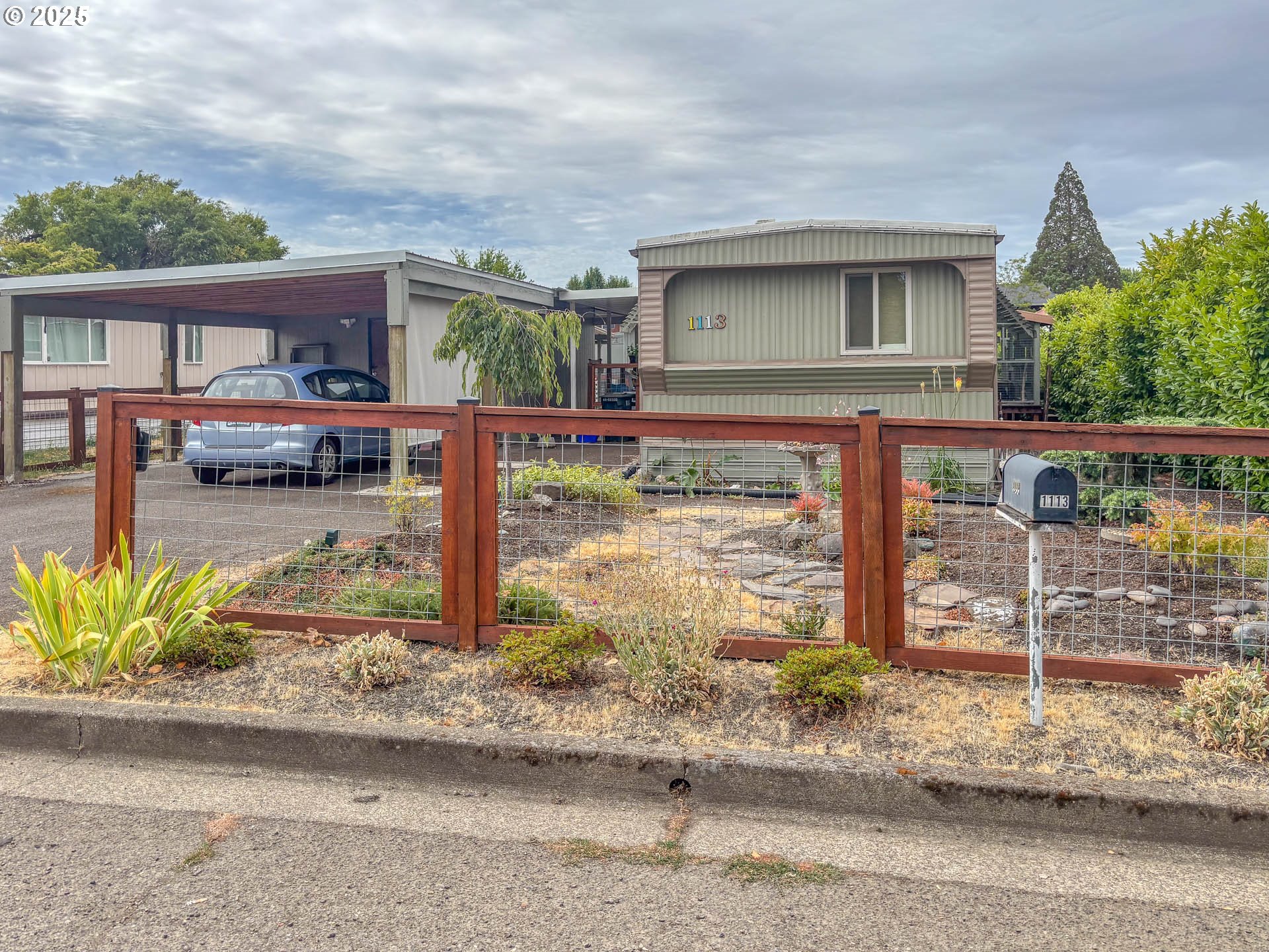 1113 NW PLATEAU DR