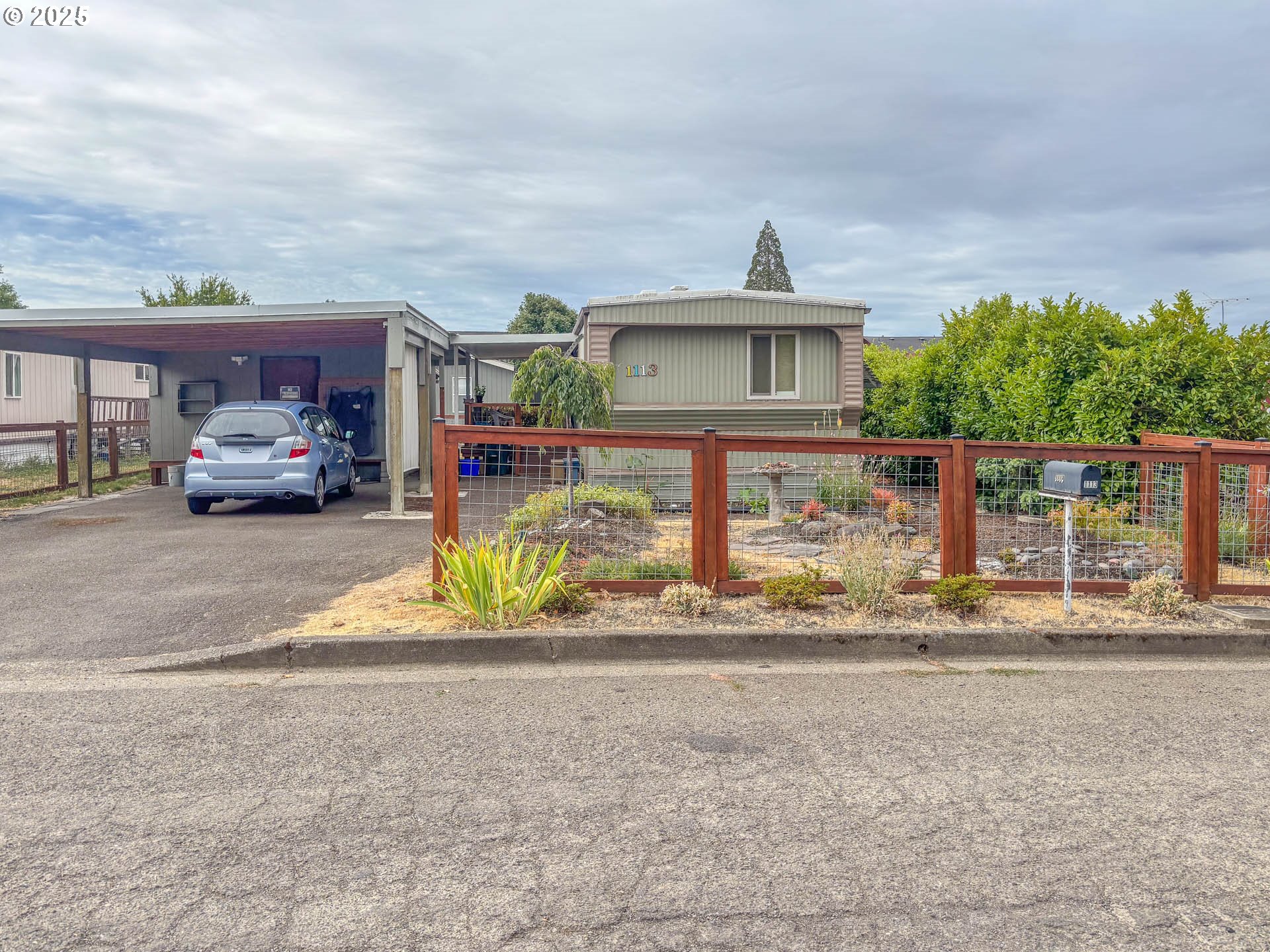1113 NW PLATEAU DR