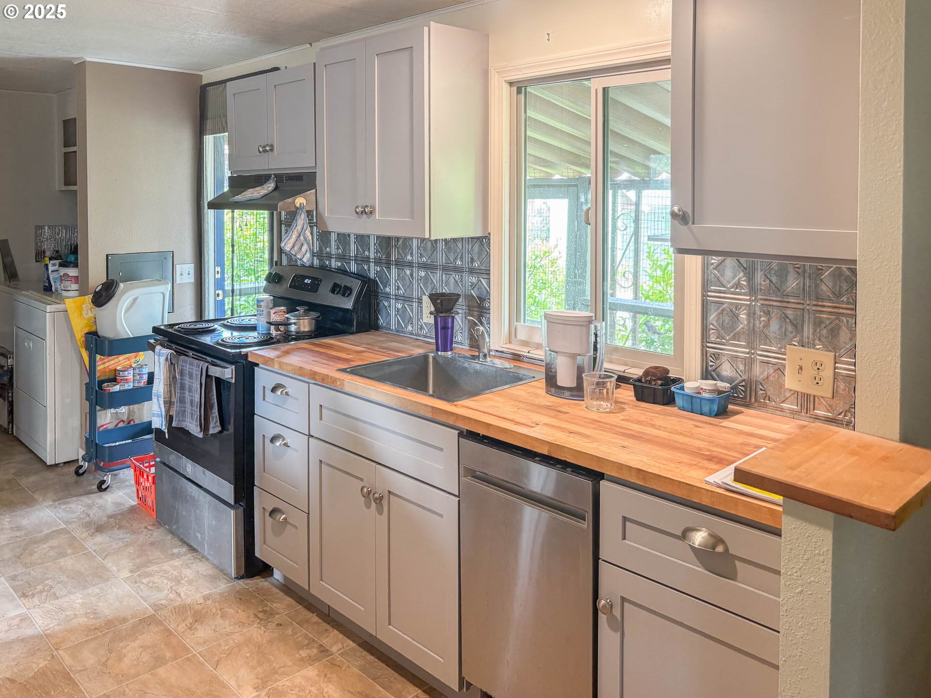 1113 NW PLATEAU DR
