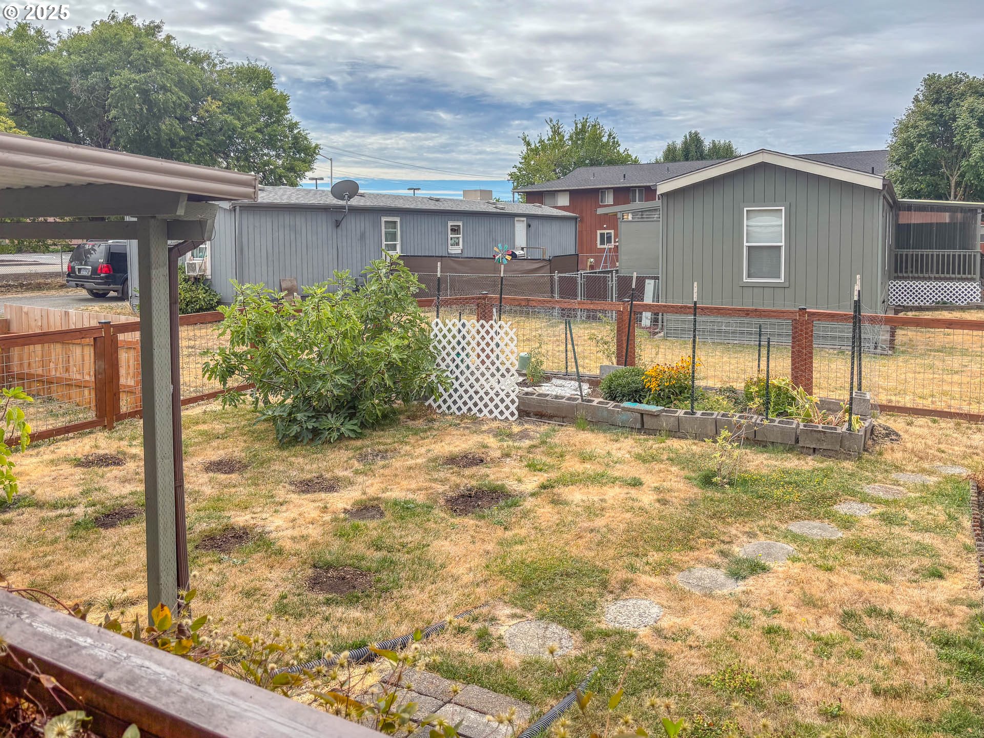 1113 NW PLATEAU DR