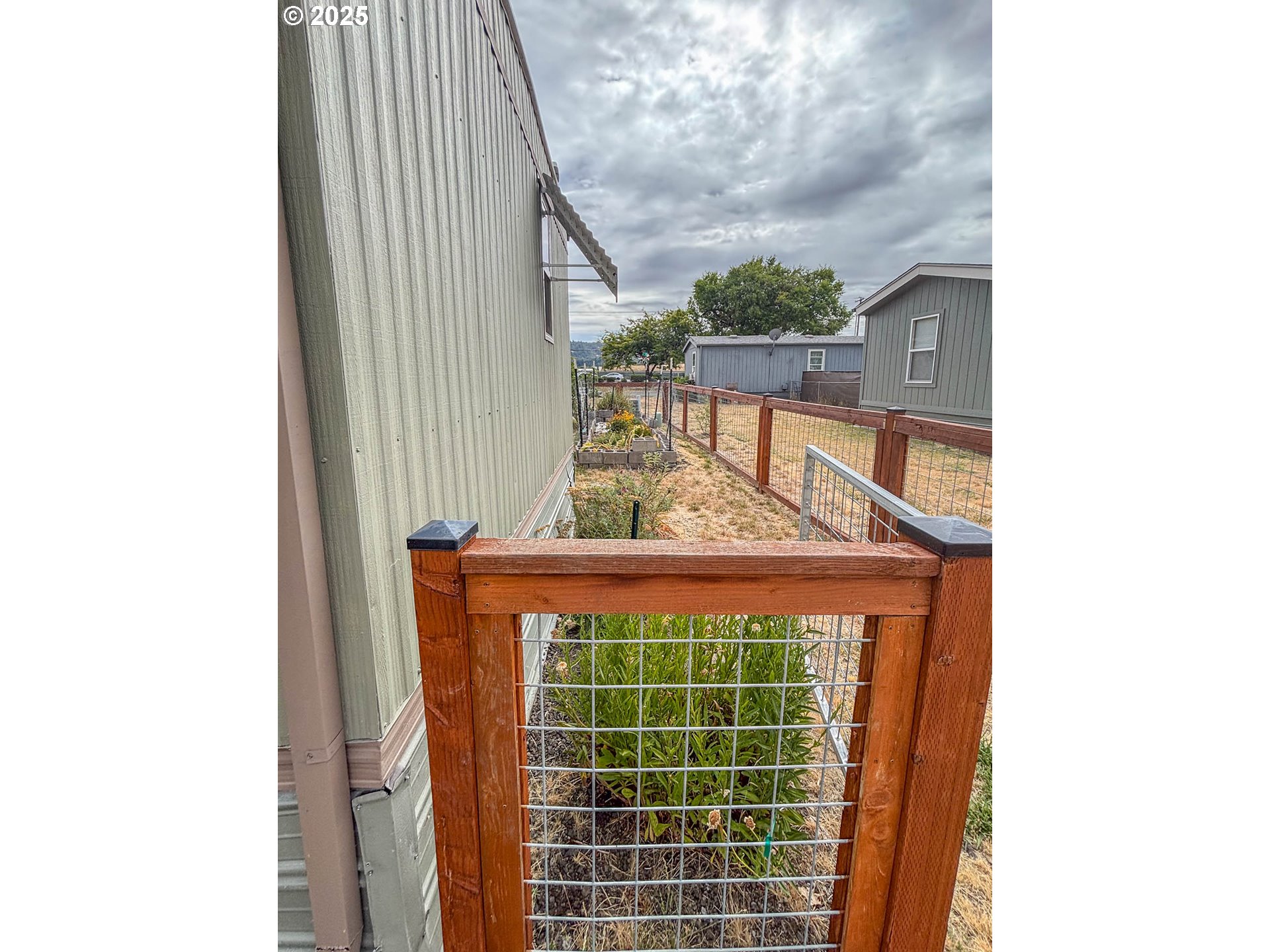 1113 NW PLATEAU DR