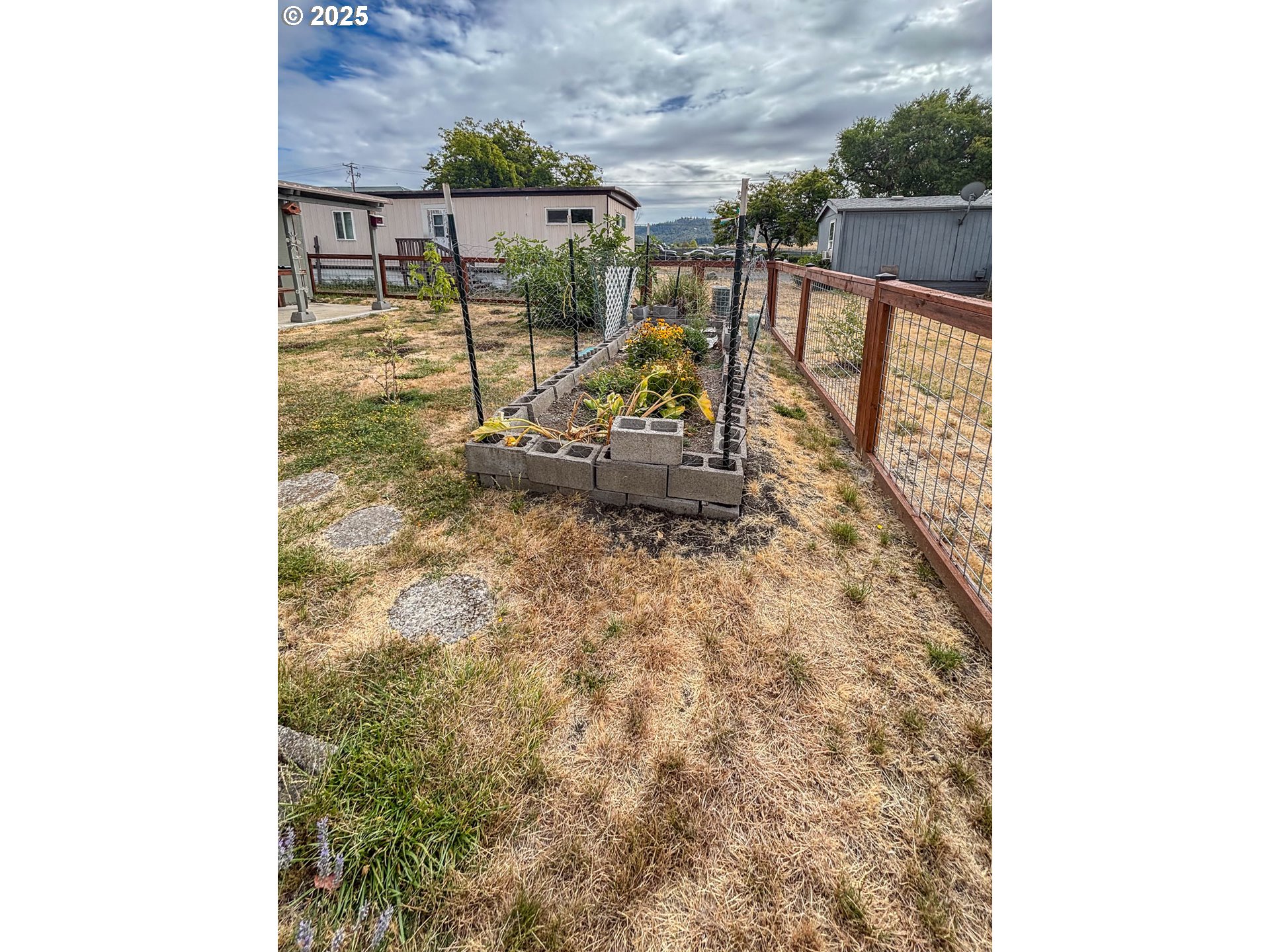 1113 NW PLATEAU DR