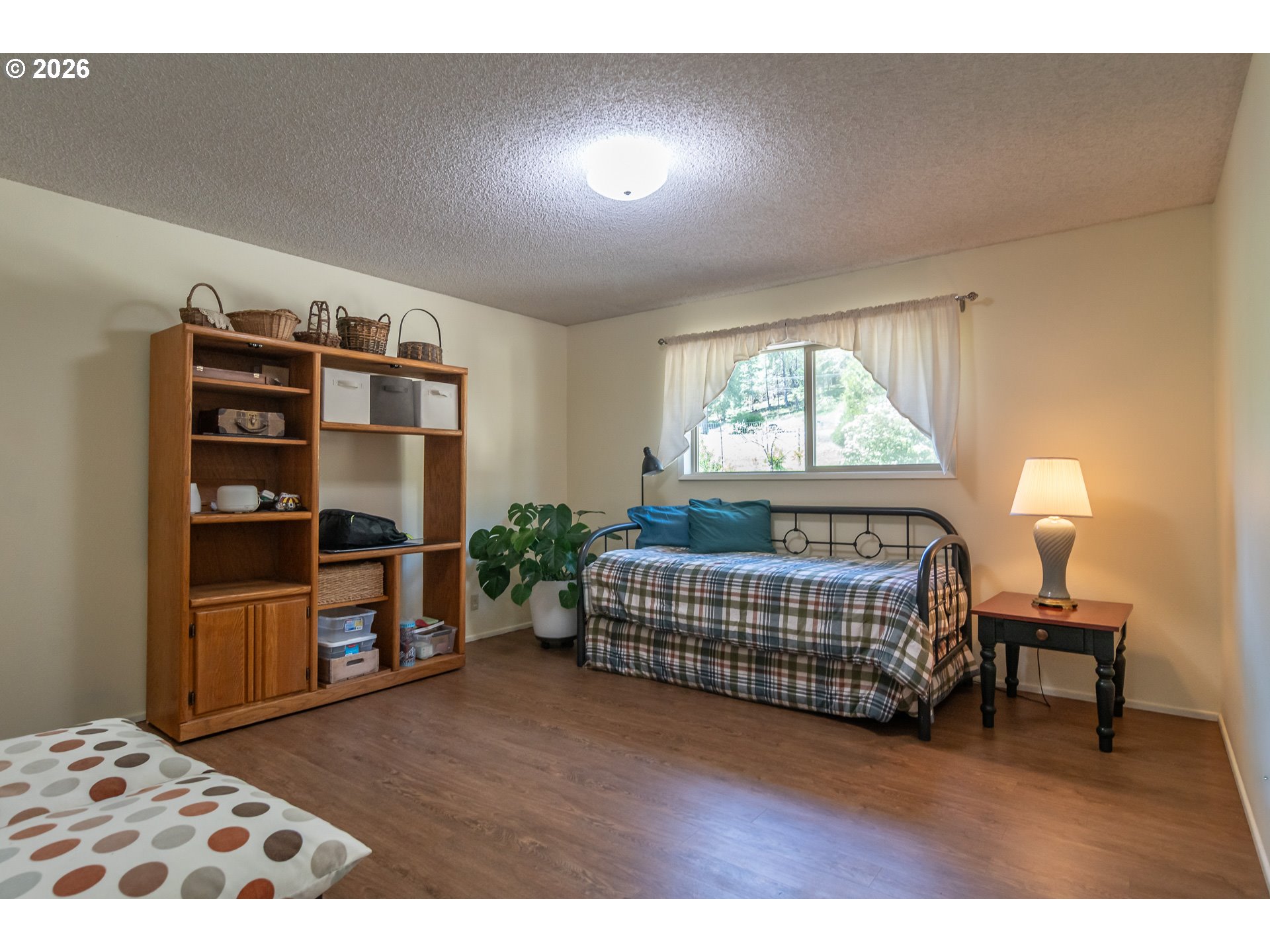 1868 LARSON RD