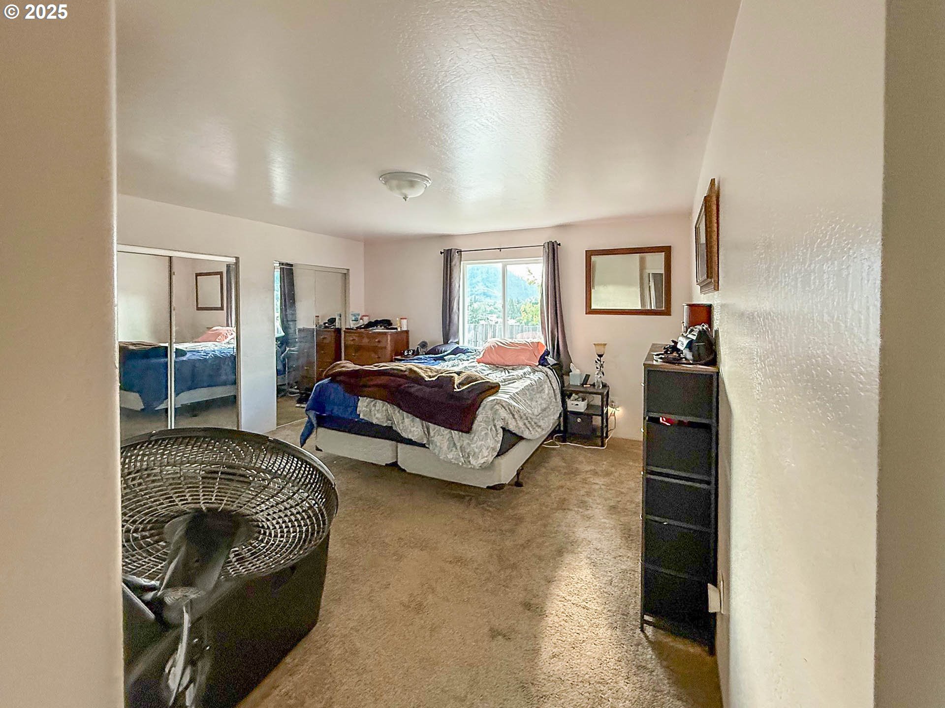 142 NE STEVENSON CT