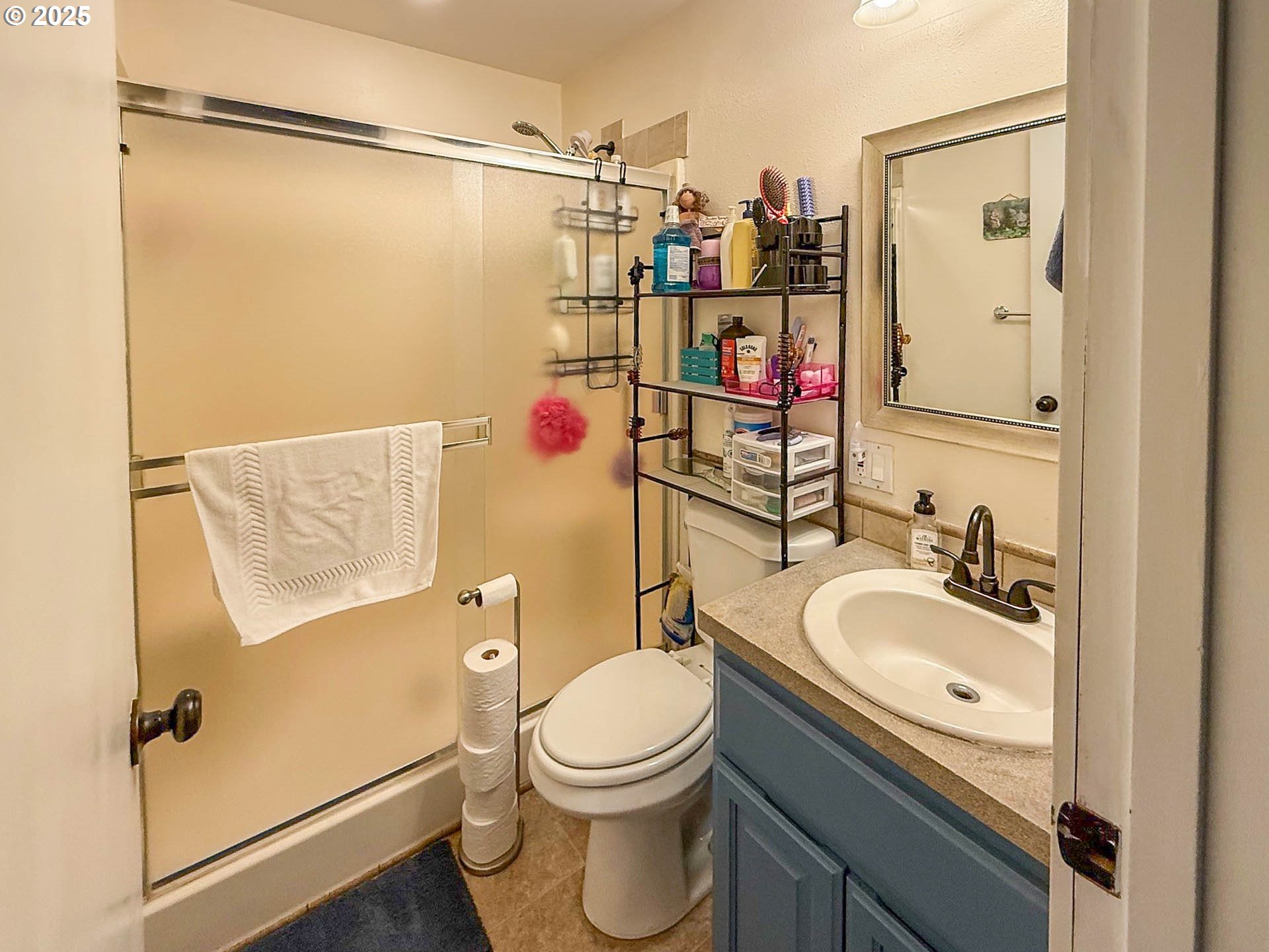 142 NE STEVENSON CT