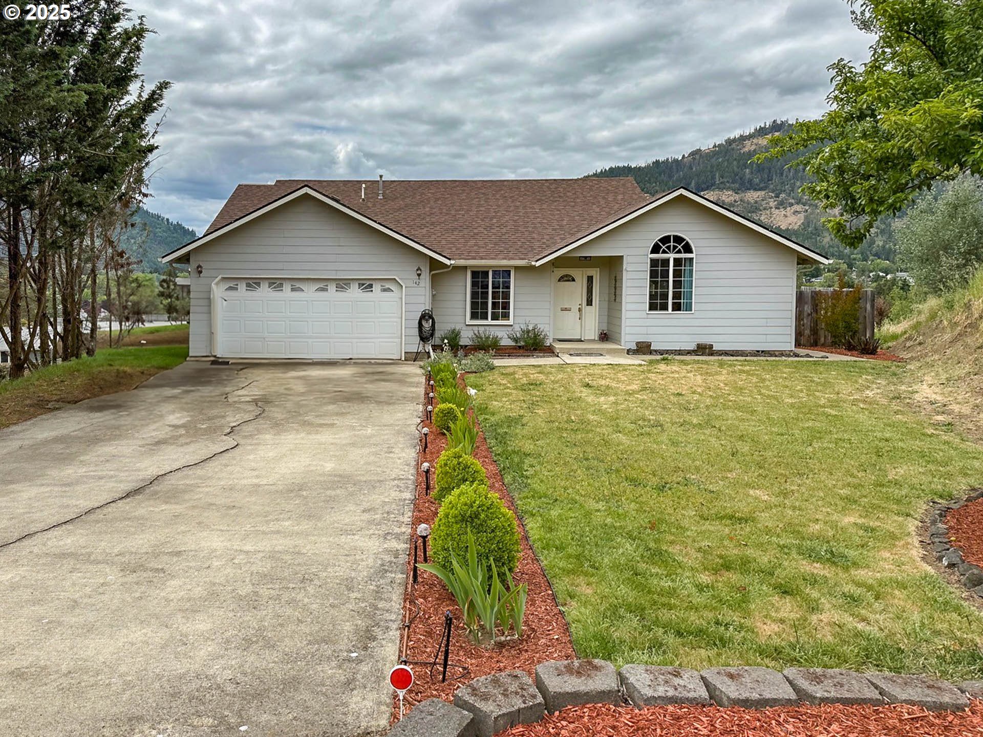 142 NE STEVENSON CT