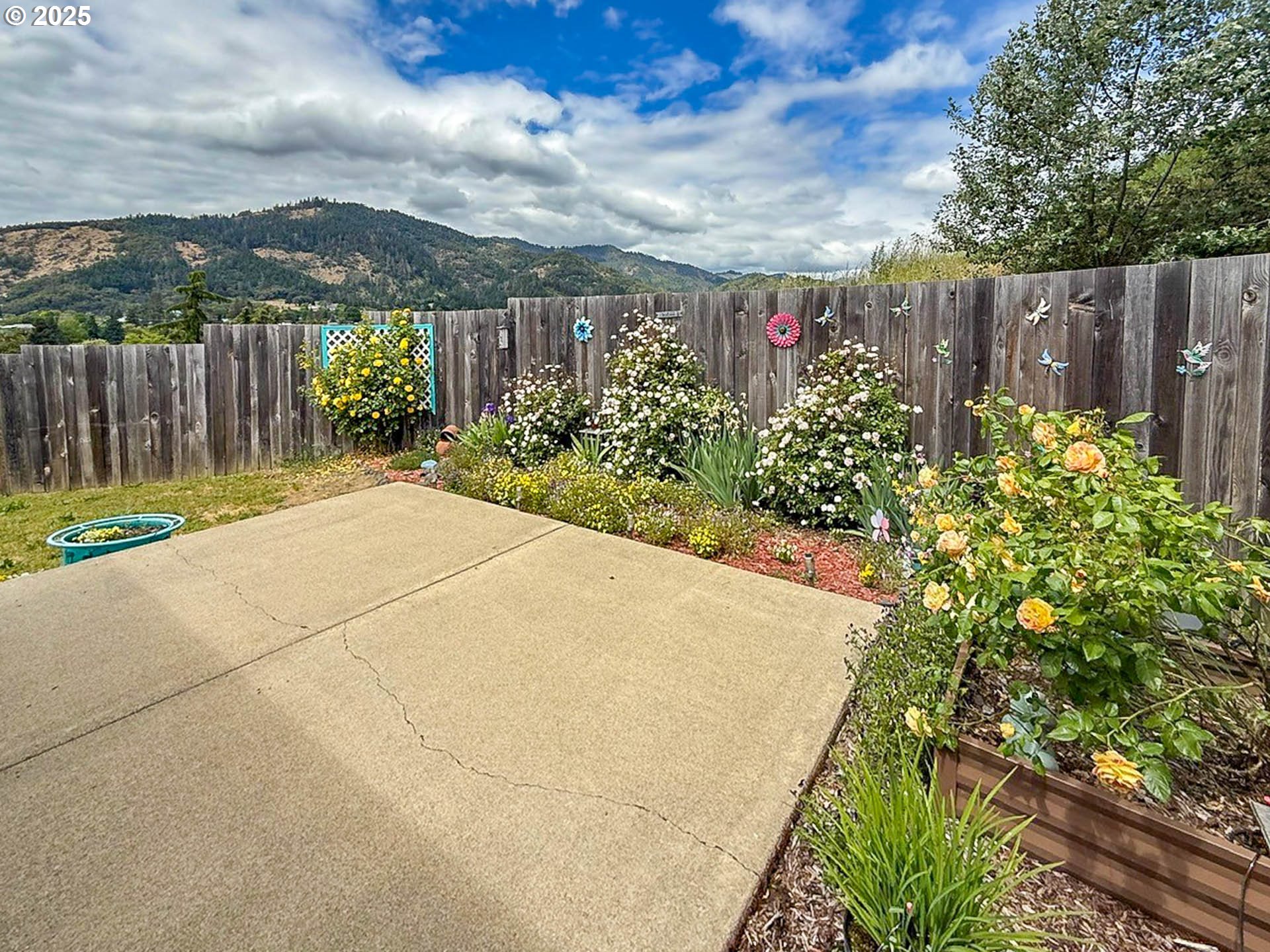 142 NE STEVENSON CT