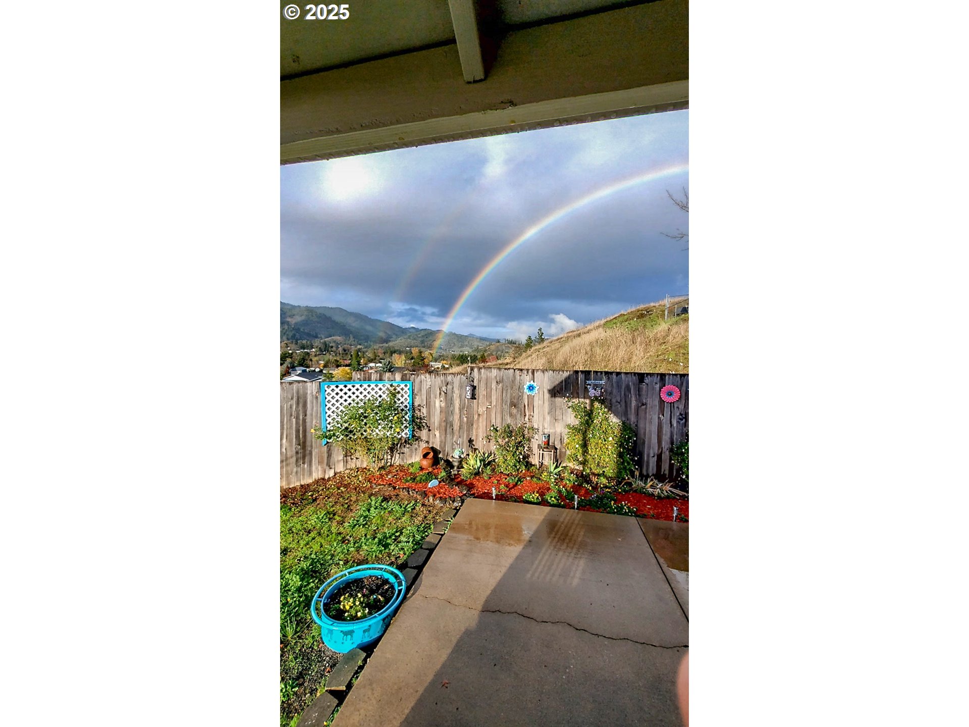 142 NE STEVENSON CT